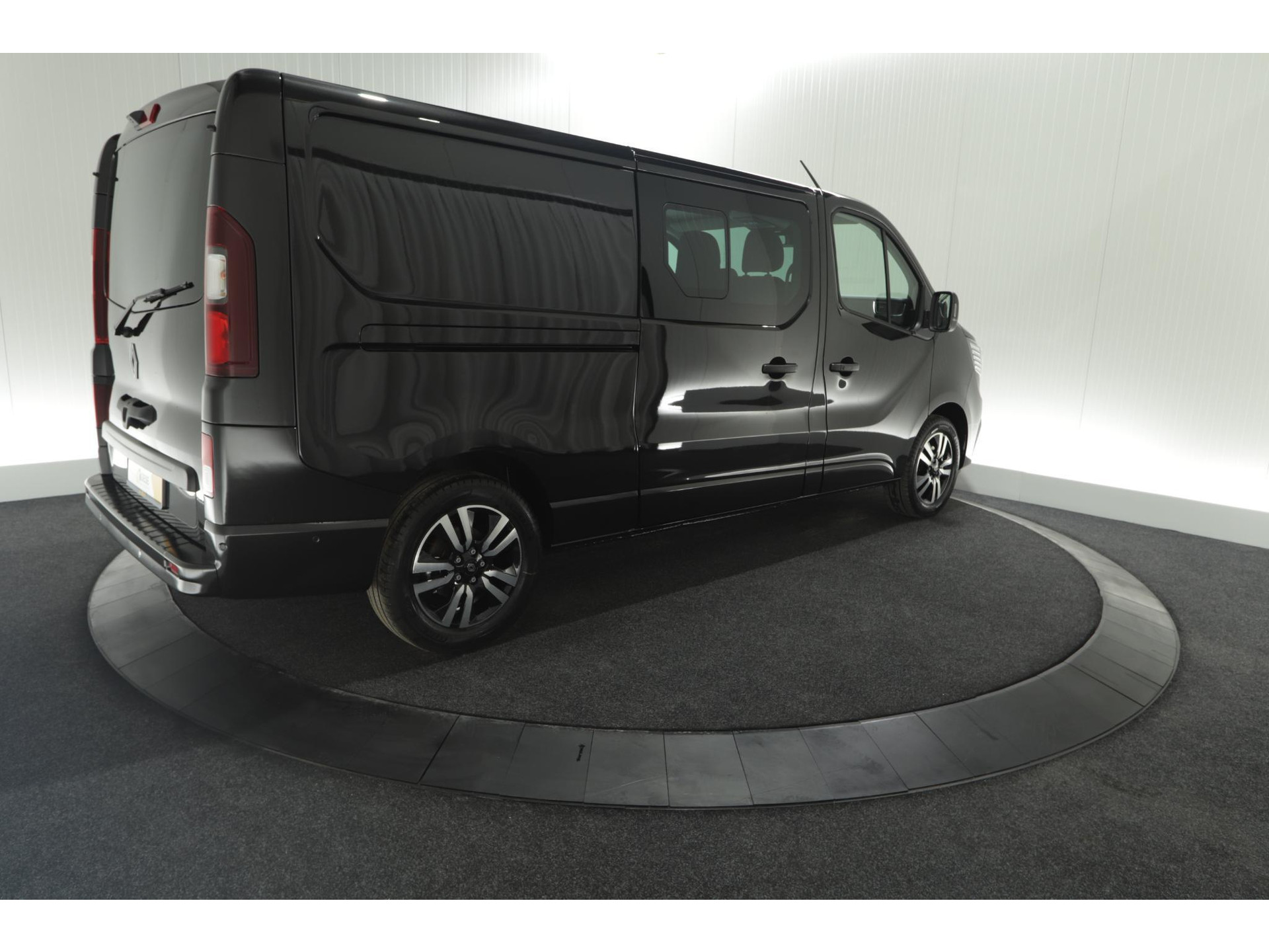 Renault Trafic 2.0 Blue dCi EDC 170 T29 L2H1 Extra DC | 6 Zitlplaatsen | Camera | Navigatie | Climate Control | Dubbele Cabine