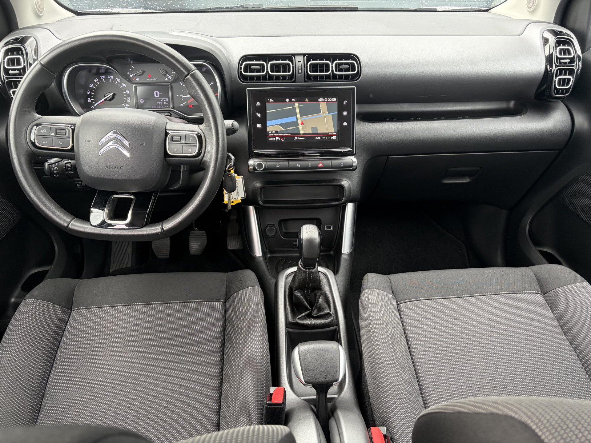 Citroen C3 Aircross 1.2 PureTech Feel ✓1e Eigenaar✓Nieuwe D-riem✓Draadloze telefoonlader✓Carplay✓Navi✓Clima✓Cruise ✓Pdc✓Lm velgen✓Net beurt gehad✓Rijstrooksensor✓N.A.P✓Apk tot 09-2027