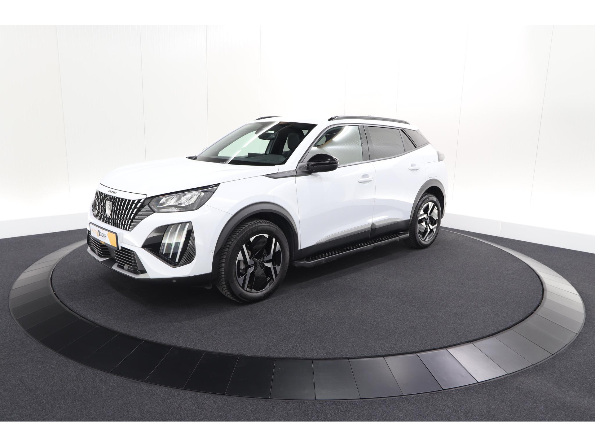 Peugeot 2008 PureTech 130 EAT8 Allure | Allseason banden | 360 Camera | Dodehoekdetectie | Apple Carplay | Stoelverwarming