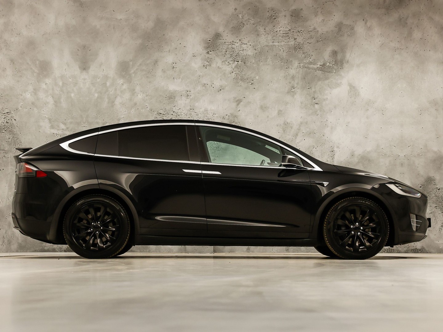 Tesla Model X 100D 7 Persoons 417Pk (AUTOPILOT, LUCHTVERING, STUUR/STOELVERWARMING, CAMERA, ADAPTIVE CRUISE, KEYLESS ENTRY, NIEUWSTAAT)