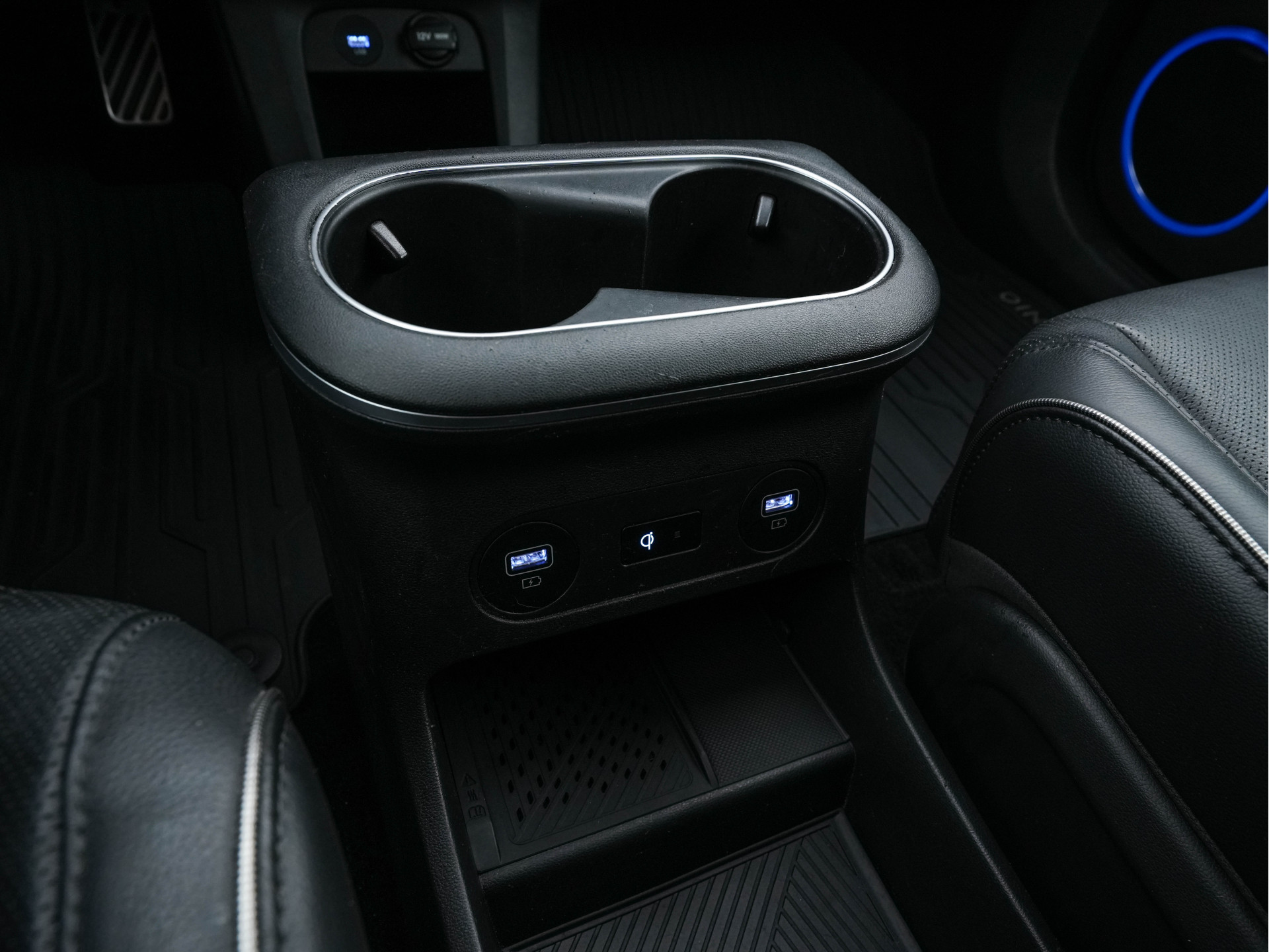 Hyundai IONIQ 5 Connect+ AWD 77.4 kWh [3-FASE]  { SOH-92% } (INCL-BTW) Aut.* HEATPUMP | LEATHER | BOSE-AUDIO | FULL-LED | DIGI-COCKPIT | AMBIENT-LIGHT | DAB | SHIFT-PADDLES | HEAD-UP | NAVI-FULLMAP | KEYLESS | CAMERA | HEATED-COMFORTSEATS | ...