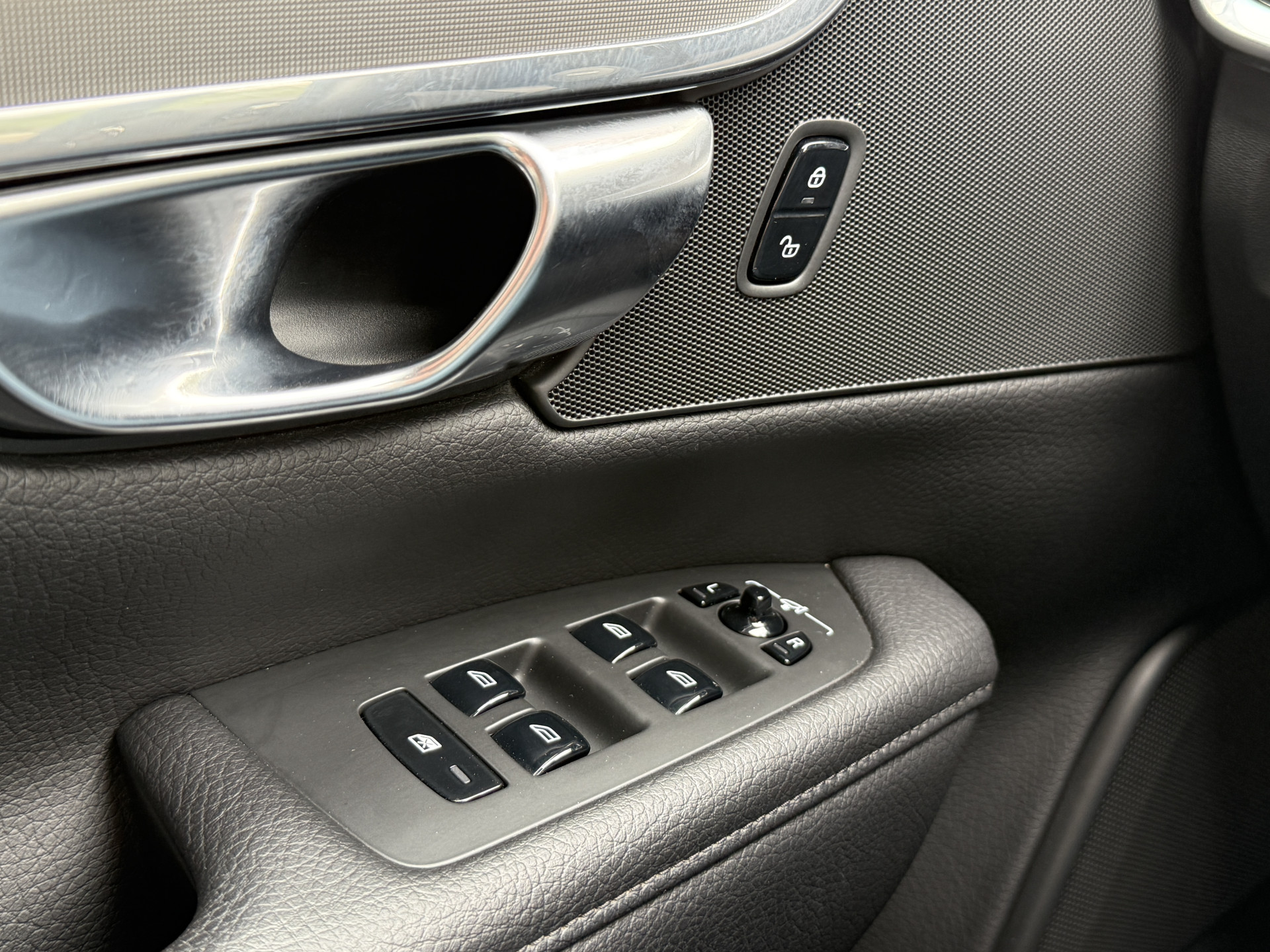 Volvo V90 2.0 B4 Momentum Business | Keyless | Trekhaak | Apple Carplay
