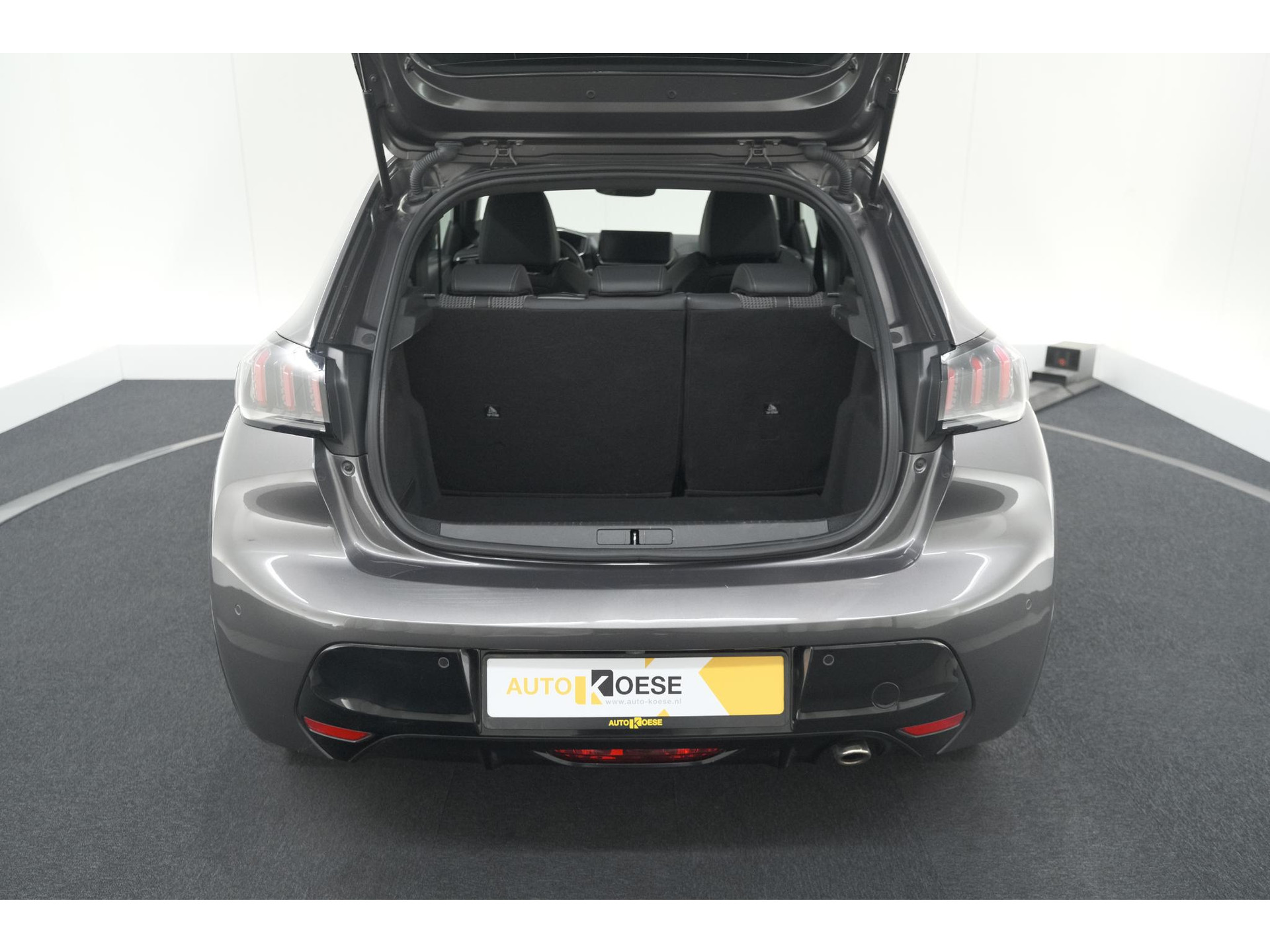 Peugeot 208 PureTech 100 EAT8 GT | Camera | Dodehoekdetectie | Navigatie | Apple Carplay