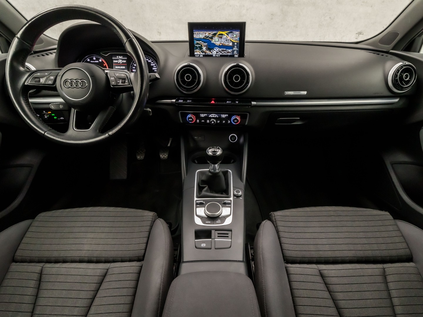 Audi A3 Sportback 1.0 TFSI Sport (APPLE CARPLAY, GROOT NAVI, CLIMATE, DYNAMISCHE KNIPPERLICHTEN, SPORTSTOELEN, CRUISE, PARKEERSENSOREN, NIEUWE APK, NIEUWSTAAT)