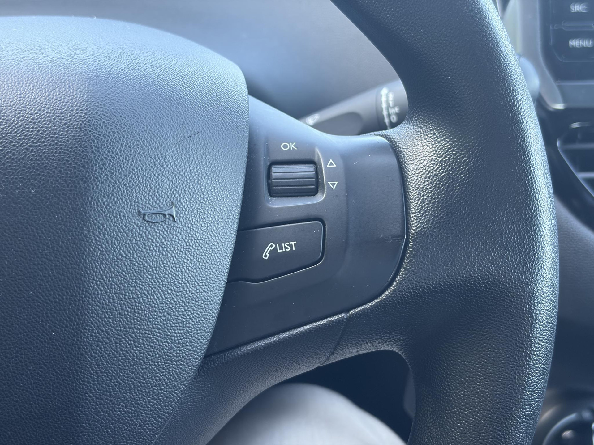 Peugeot 208 1.2 PureTech Blue Lion ✓1e Eigenaar✓Navi✓Trekhaak✓Carplay✓Airco✓Cruise✓Pdc✓5 Deurs✓N.A.P✓Apk tot 09-2027