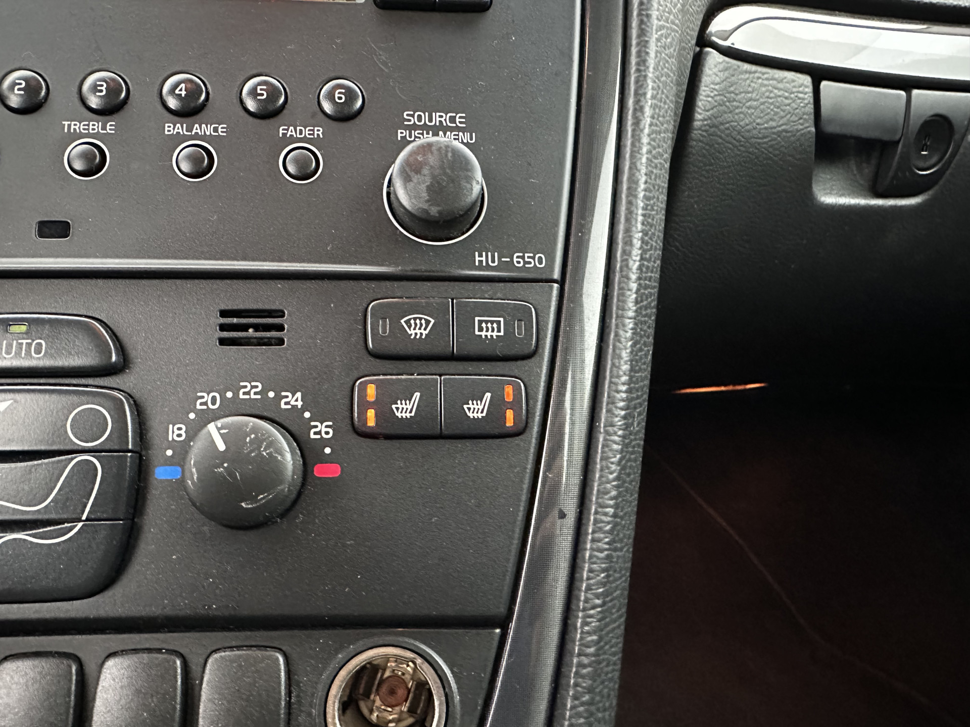 Volvo S60 2.4 D5 Momentum Aut.*NAVI-FULLMAP | LEATHER-FABRIC | ECC | CRUISE | PDC | TOWBAR | HEATED-COMFORTSEATS | 17"ALU*