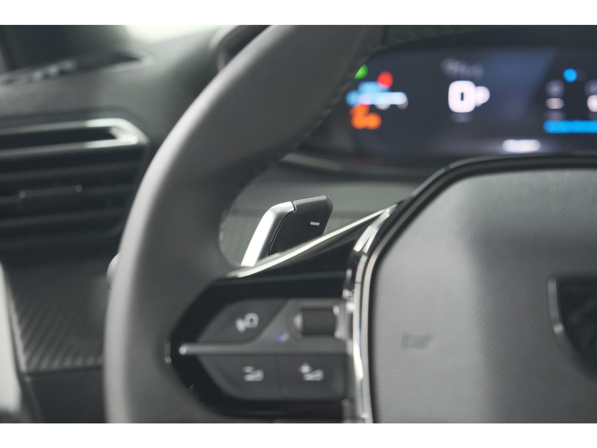 Peugeot 2008 Hybrid 136 e-DCS6 Allure | 360 Camera | Adaptieve Cruise Control | Dodehoekdetectie | Navigatie
