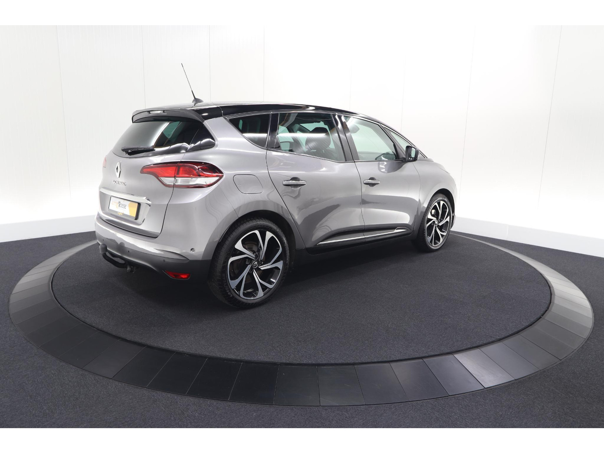 Renault Scénic 1.3 TCe 140 EDC Intens | Trekhaak | Camera | Head-Up Display | Dodehoekdetectie