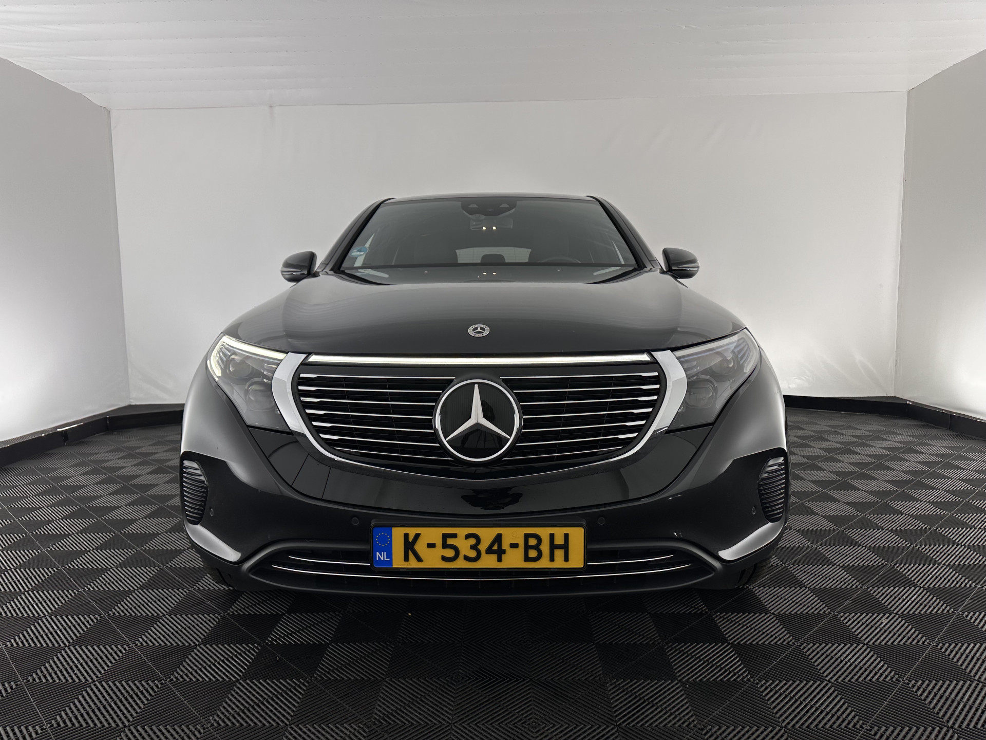 Mercedes-Benz EQC 400 4MATIC Business Solution Luxury 80 kWh {SOH-89%} (INCL.BTW) Aut.*LEATHER | FULL-LED | DISTRONIC | BLINDSPOT | HEATED-COMFORTSEATS | DIGI-WIDESCREEN | DAB+ | KEYLESS | AMBIENTLIGHT | NAVI-FULLMAP | ECC | PRIVACY-GLASS | PDC | 20''ALU*