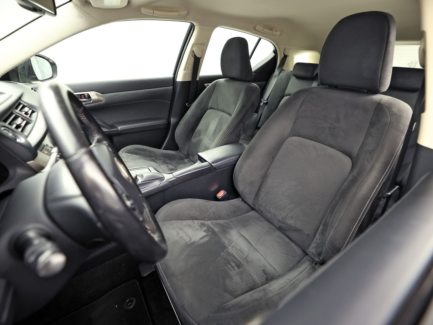 Lexus CT 200h Business Launch Edition Automaat (NAVIGATIE, CAMERA, ALCANTARA, SPORTSTOELEN, KEYLESS, ADAPTIVE CRUISE, NIEUWSTAAT)
