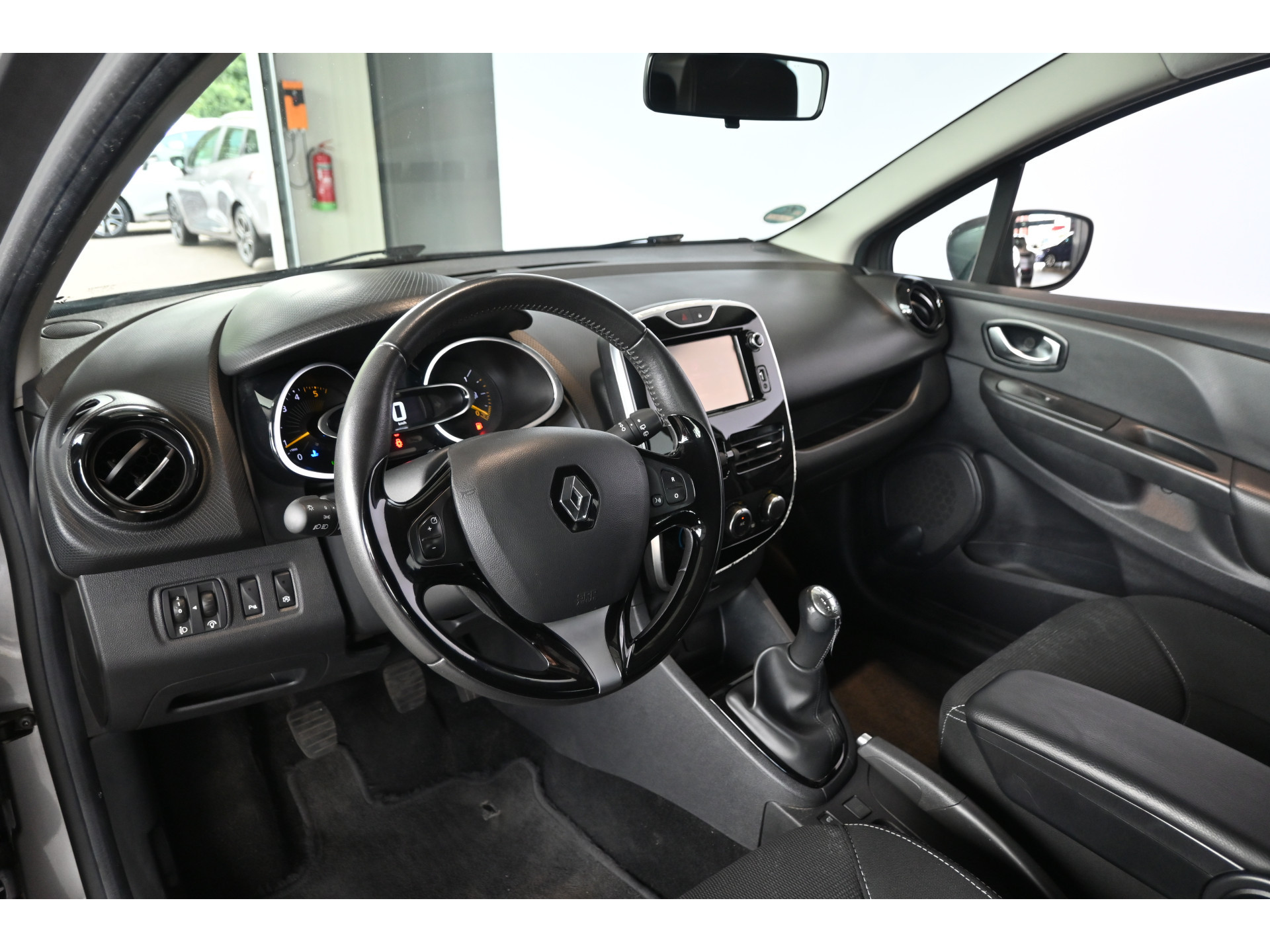Renault Clio Estate 1.5 dCi ECO Dynamique Airco Navigatie Cruise control Lichtmetaal PDC Inruil Mogelijk!