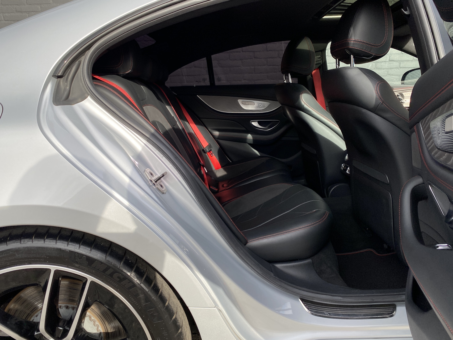 Mercedes-Benz CLS-klasse AMG 53 4MATIC+ Premium Plus 435 PK | dealer onderh. | luchtvering | night pakket | full option | AMG drivers package
