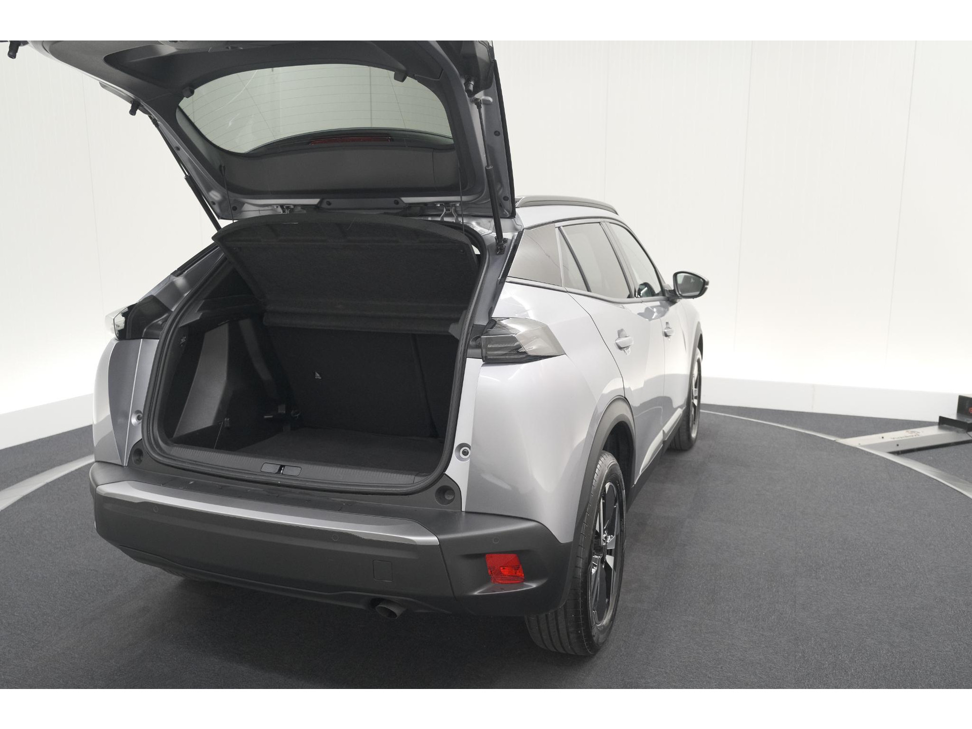 Peugeot 2008 PureTech 100 Allure | Apple Carplay | Parkeersensoren | Climate control