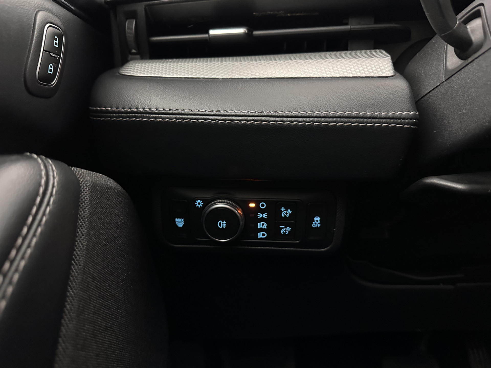 Ford Mustang Mach-E RWD 75 kWh [ 3-Fase-11kW ] {SOH-84%} (INCL-BTW) *LEATHER | FULL-LED | DAB | DIGI-COCKPIT | KEYLESS | NAVI-FULLMAP | CARPLAY | HEATED-COMFORTSEATS | TOPVIEW | ADAPTIVE-CRUISE | PRIVACY-GLASS | 18'' ALU*