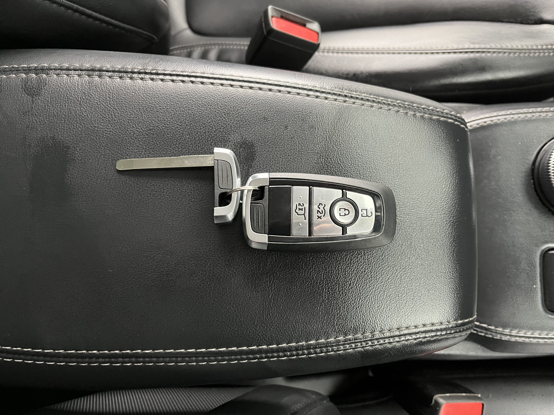 Ford Mustang Mach-E RWD 75 kWh [ 3-Fase-11kW ] {SOH-83%} (INCL-BTW)  Aut. *LEATHER | FULL-LED | DAB | DIGI-COCKPIT | KEYLESS | NAVI-FULLMAP | CARPLAY | HEATED-COMFORTSEATS | TOPVIEW | ADAPTIVE-CRUISE | PRIVACY-GLASS | 18'' ALU*