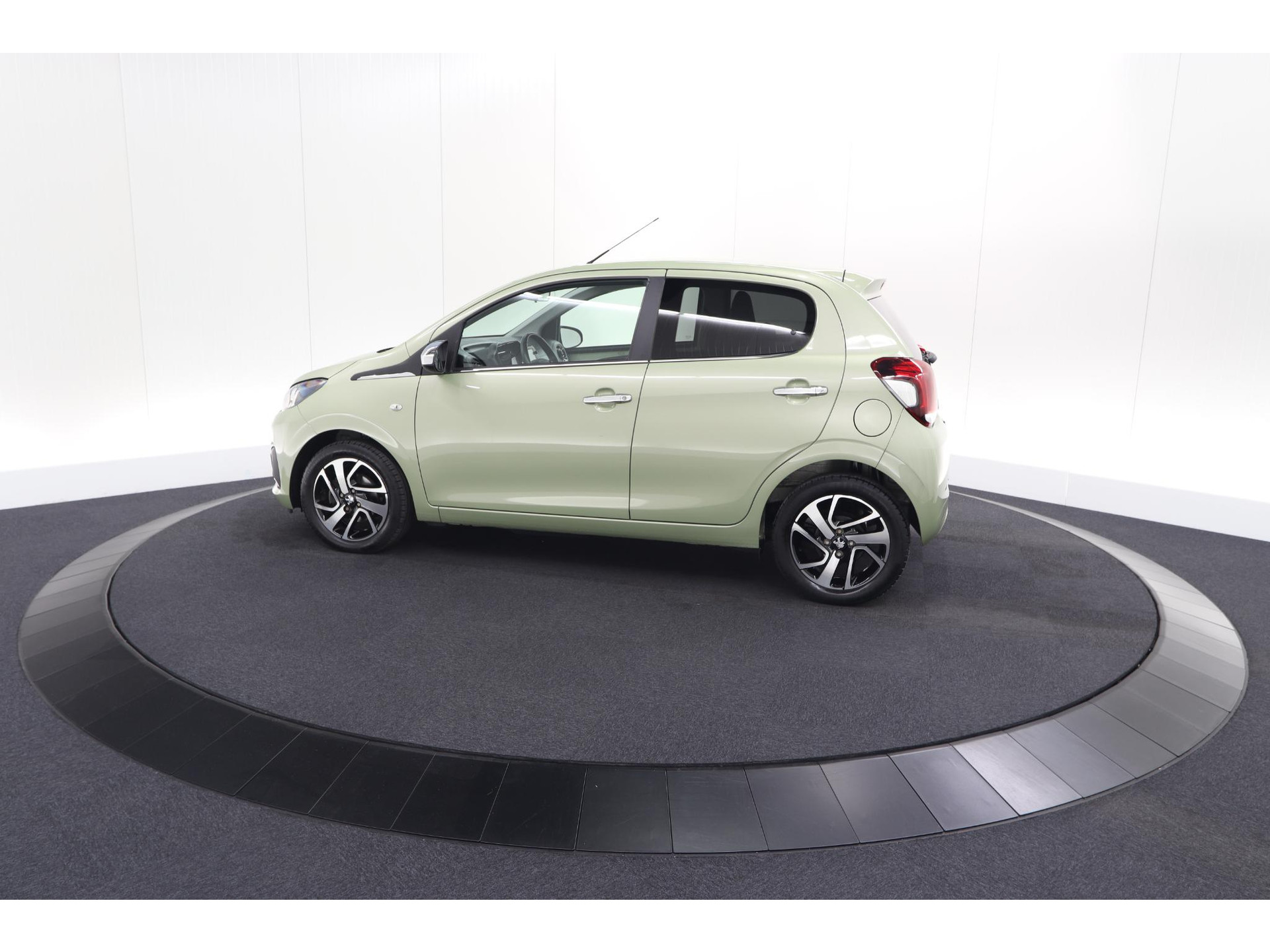 Peugeot 108 1.0 e-VTi Allure | Camera | Climate Control | Apple Carplay | 15 Inch Lichtmetalen Velgen