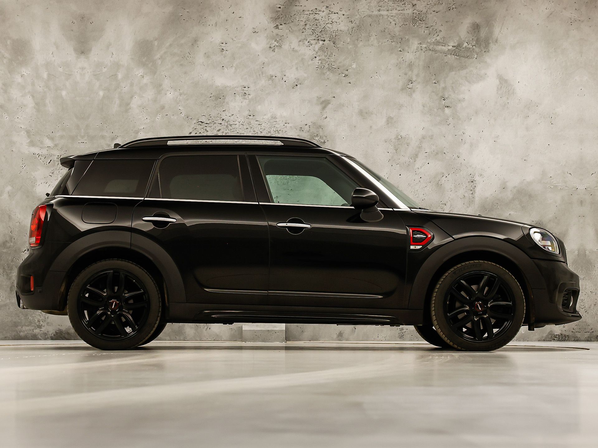 MINI Countryman 2.0 Cooper S John Cooper Works Chili 192Pk Automaat (PANORAMADAK, GROOT NAVI, LEDER, HARMAN/KARDON, CAMERA, STOELVERWARMING, SPORTSTOELEN, GETINT GLAS, NIEUWSTAAT)