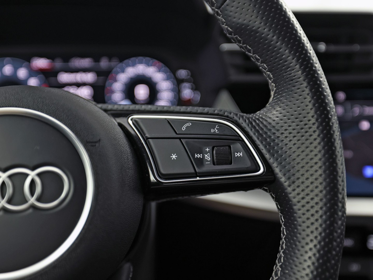 Audi A3 Sportback 30 TFSI S-Line Automaat (2X S-LINE, APPLE CARPLAY, STOELVERWARMING, PLAT S-LINE SPORTSTUUR, GETINT GLAS, SPORTSTOELEN, PARKEERSENSOREN, NIEUWSTAAT)