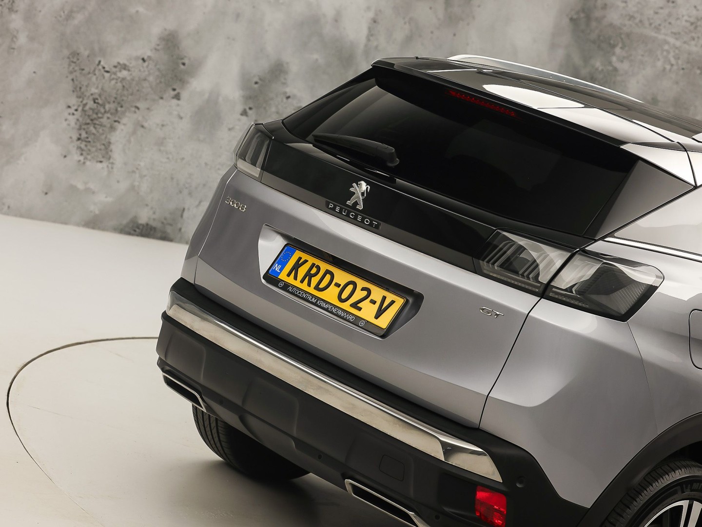 Peugeot 3008 1.2 PureTech GT Line (PANORAMADAK, APPLE CARPLAY, GROOT NAVI, LEDER, STOELVERWARMING, SPORTSTOELEN, GETINT GLAS, KEYLESS, NIEUWSTAAT)