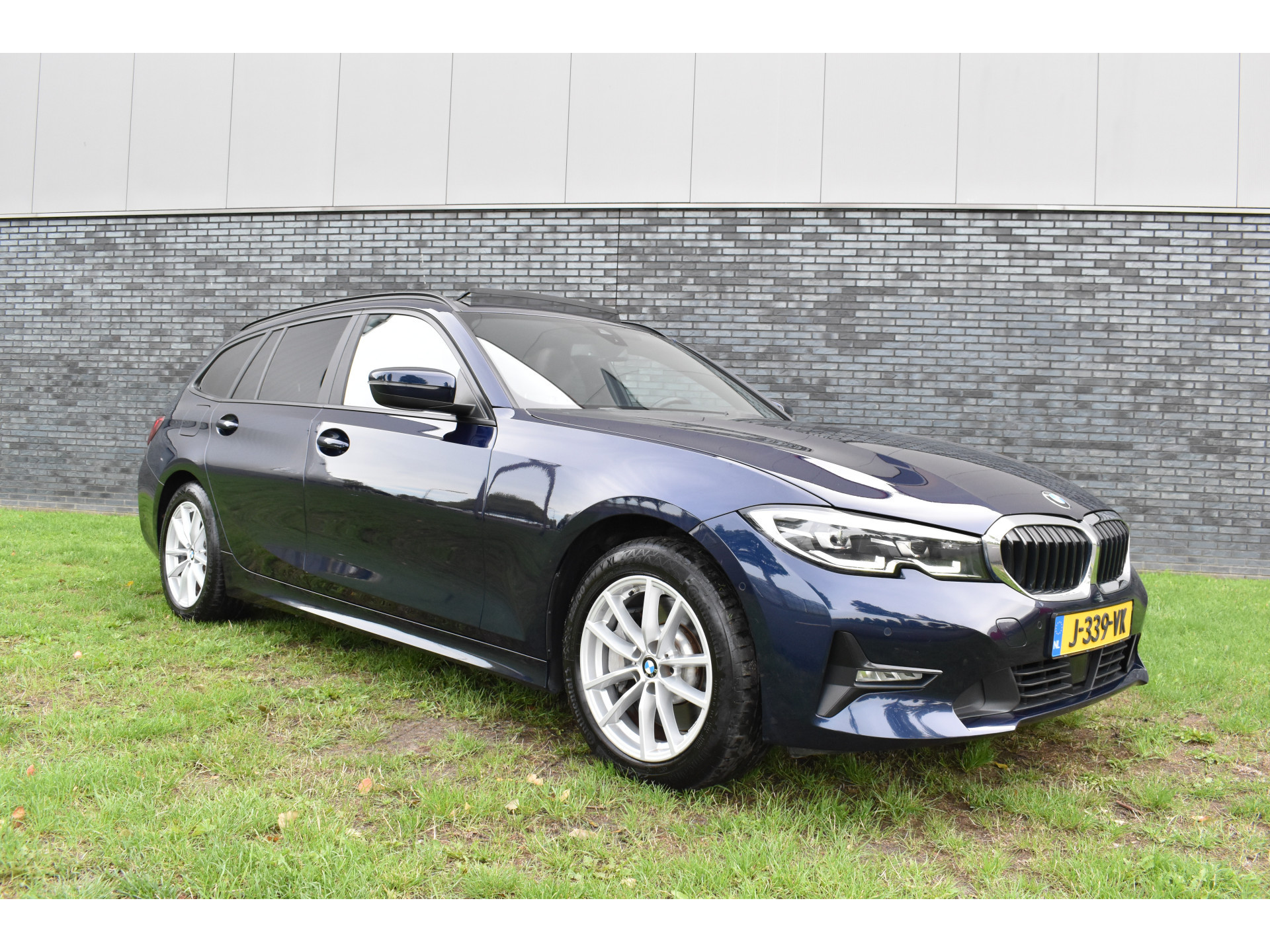 BMW 3-serie Touring 330e Business Edition Plus Plugin-hybride Pano Leder