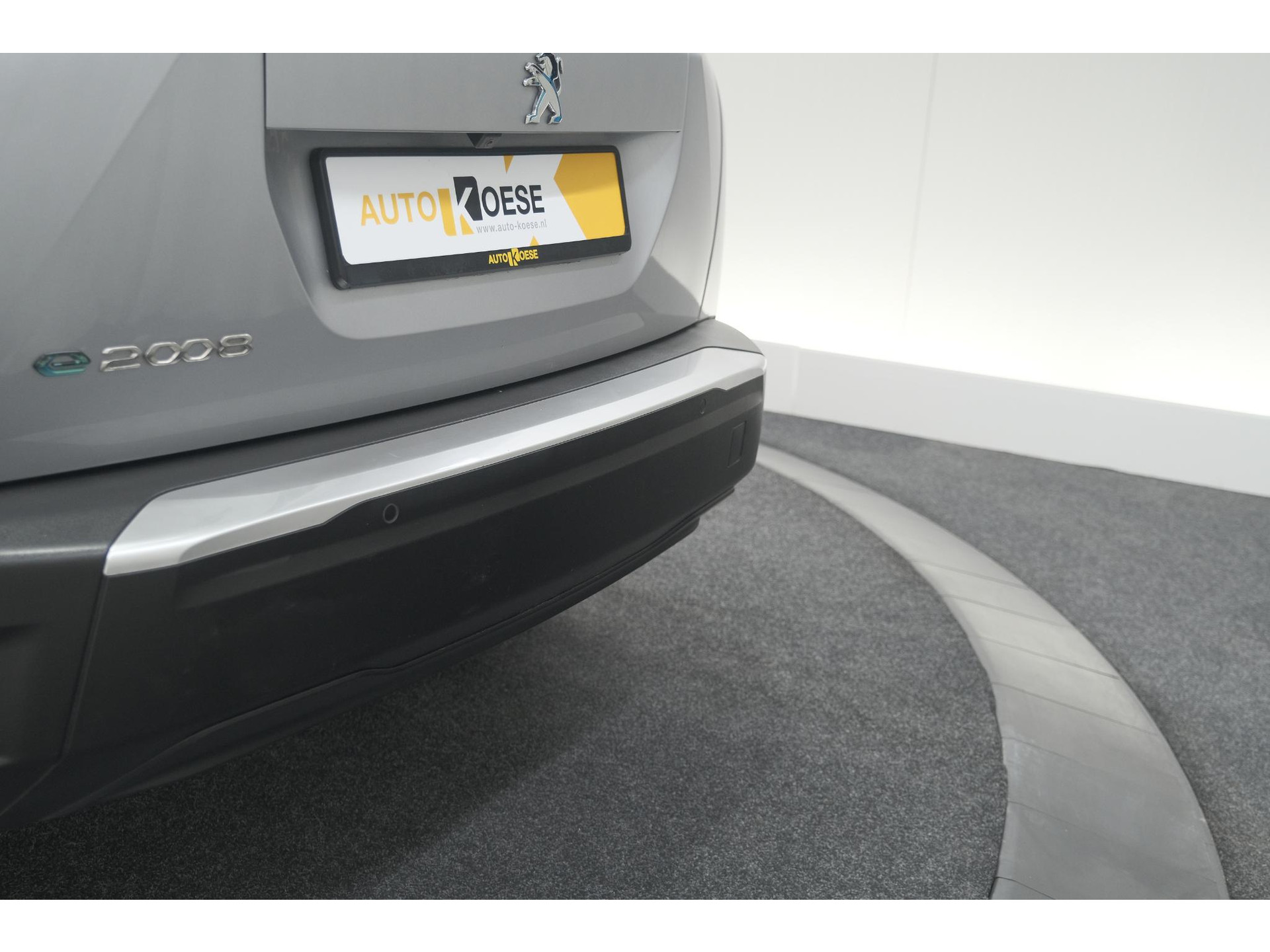 Peugeot e-2008 EV Allure 50 kWh | SOH=96.7 % | 3 Fase Laadfunctie | Camera | Navigatie | Parkeersensoren | Apple Carplay