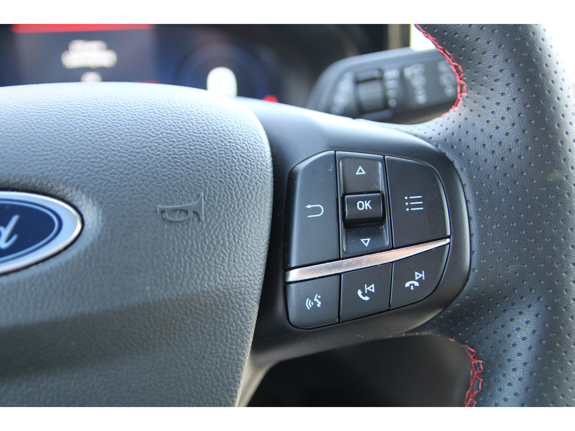Ford Focus Wagon 1.0 EcoBoost 155 PK AUT. Hybrid ST Line X TREKHAAK AFNEEMBAAR | WINTER-PACK | HEAD-UP
