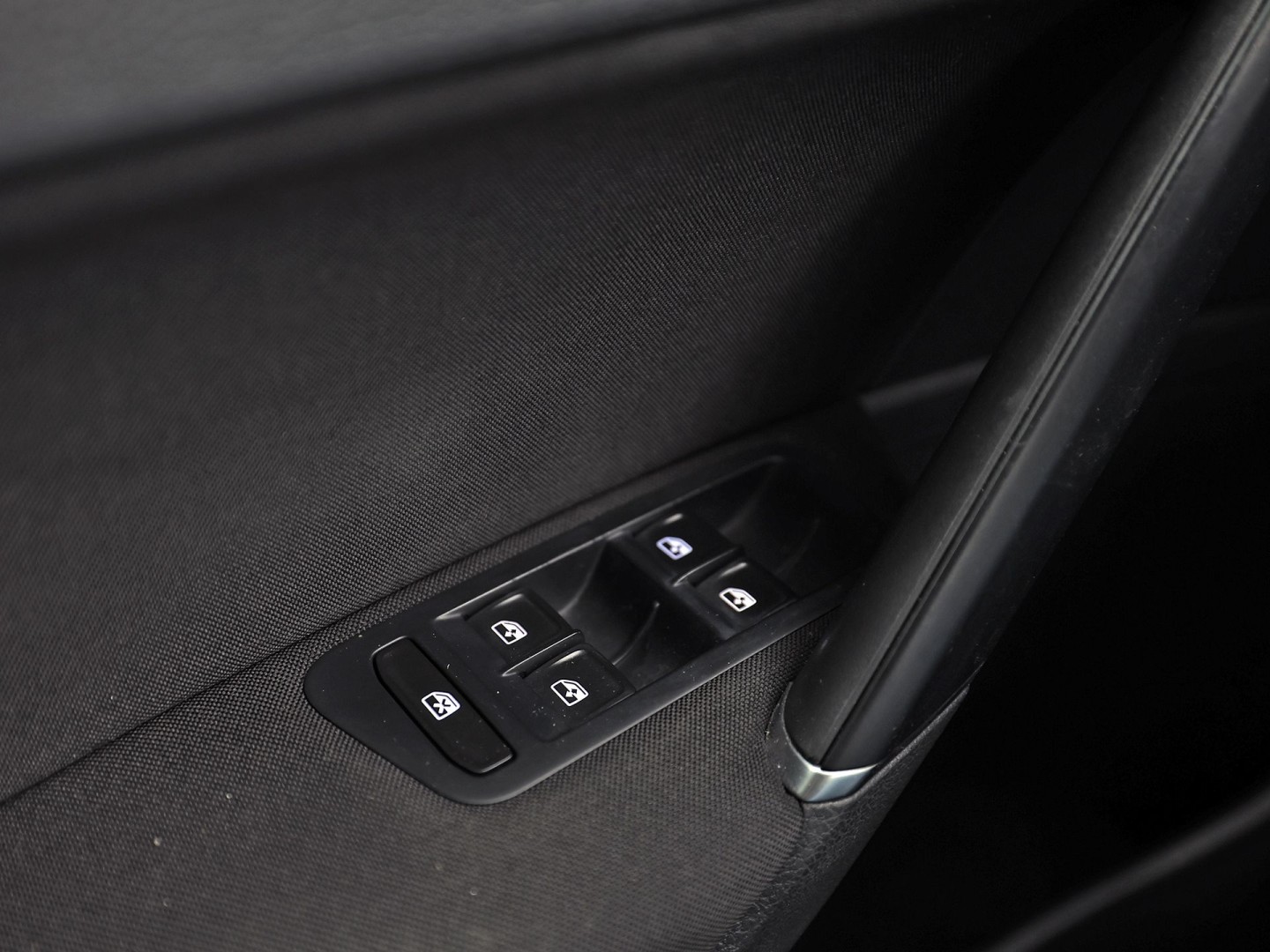 Volkswagen Golf 1.0 TSI Sportline Automaat (APPLE CARPLAY, NAVIGATIE, CAMERA, CLIMATE, SPORTSTOELEN, GETINT GLAS, LM VELGEN, CRUISE, NIEUWSTAAT)