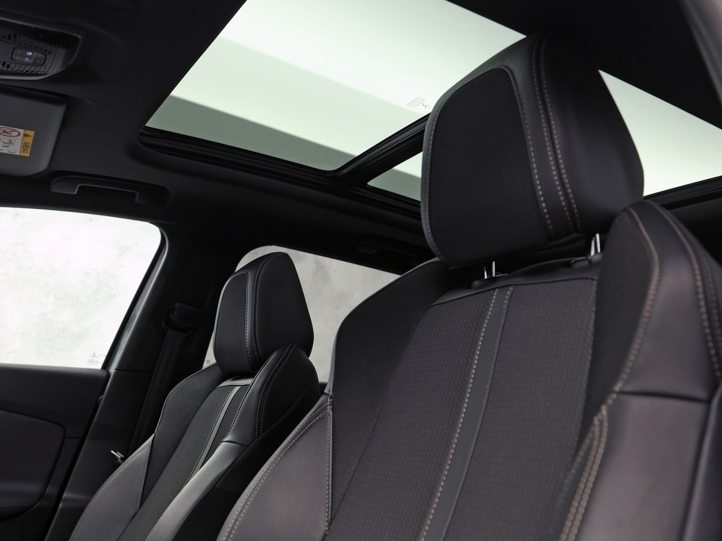 Peugeot 3008 1.2 PureTech GT Line (PANORAMADAK, APPLE CARPLAY, GROOT NAVI, LEDER, STOELVERWARMING, SPORTSTOELEN, GETINT GLAS, KEYLESS, NIEUWSTAAT)