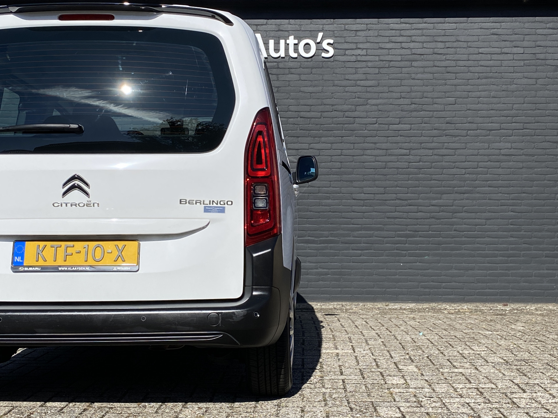 Citroën Berlingo 1.2 PureTech Feel | dealer onderh. | navigatie | cruise control | airco | parkeersensoren | all season banden