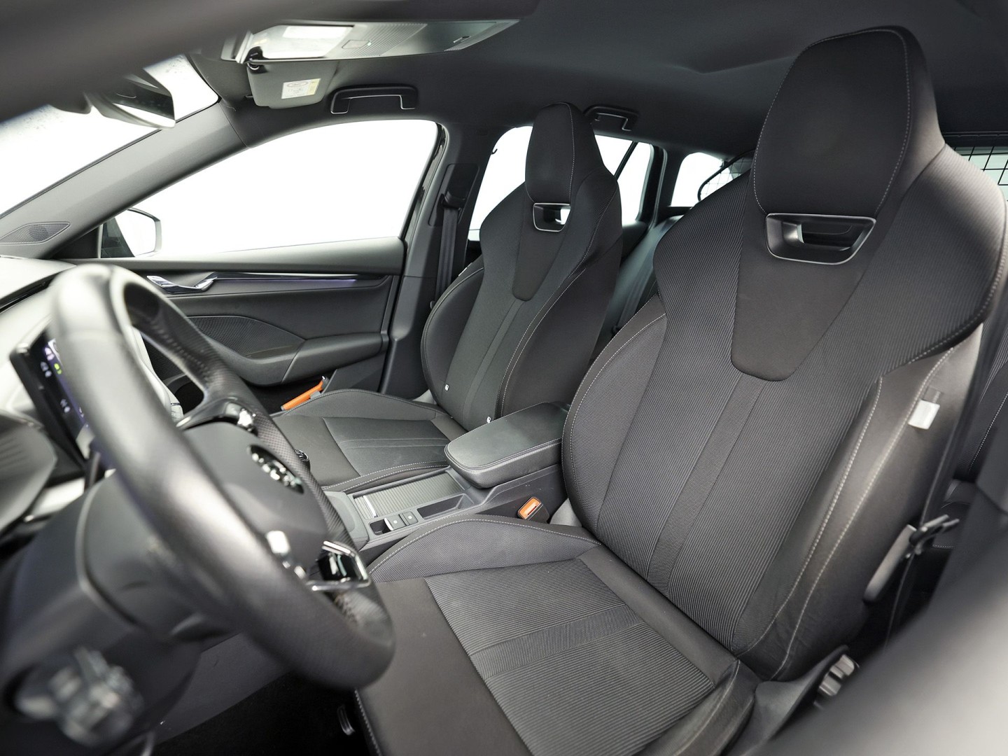 Škoda Octavia Combi 1.0 TSI Sport (KUIPSTOELEN, 1e EIGENAAR, APPLE CARPLAY, GROOT NAVI, GETINT GLAS, ZWART HEMEL, KEYLESS, NIEUWSTAAT)