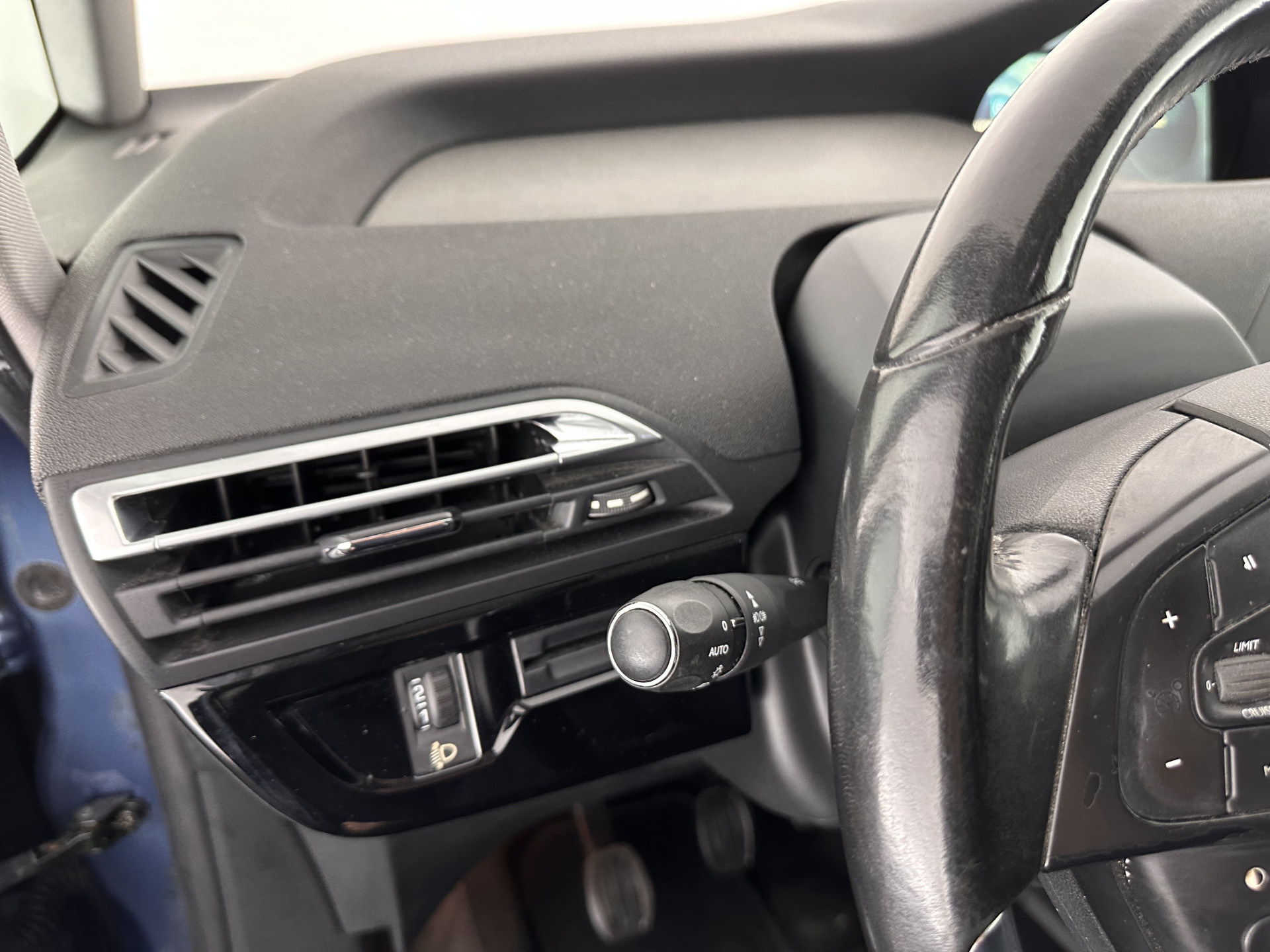 Citroën Grand C4 Picasso 1.6 BlueHDi Shine [ 7-Pers ] *NAVI-FULLMAP | DIGI-COCKPIT | CAMERA | COMFORT-SEATS | KEYLESS | ECC | TOWBAR | PDC | CRUISE | PRIVACY-GLASS | 17''ALU*