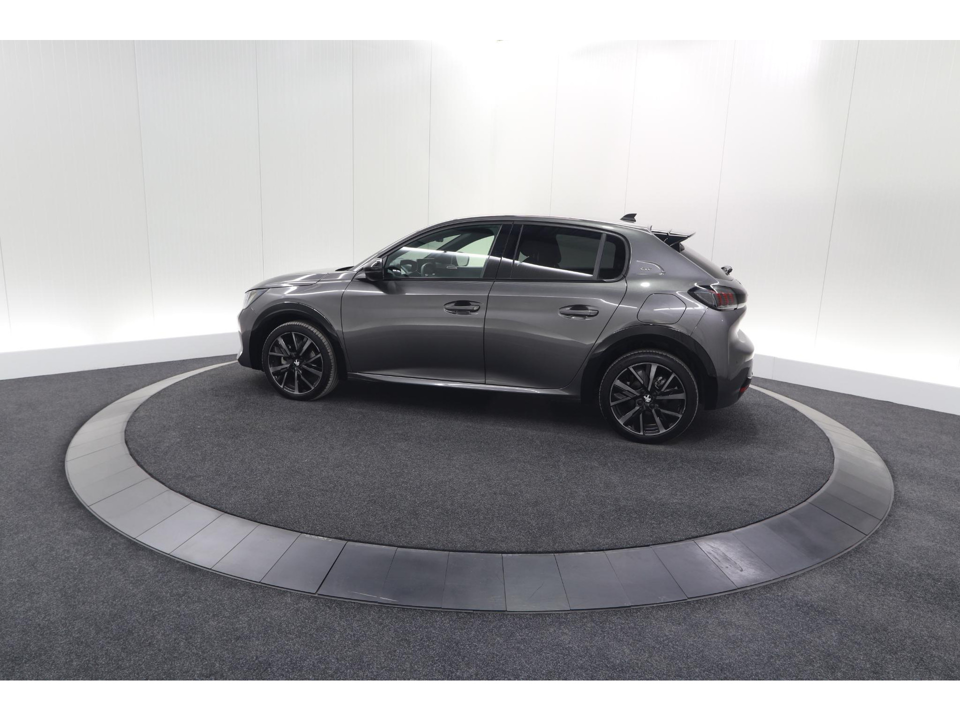 Peugeot 208 PureTech 100 GT | Camera | Adaptieve Cruise Control | Navigatie | Apple Carplay