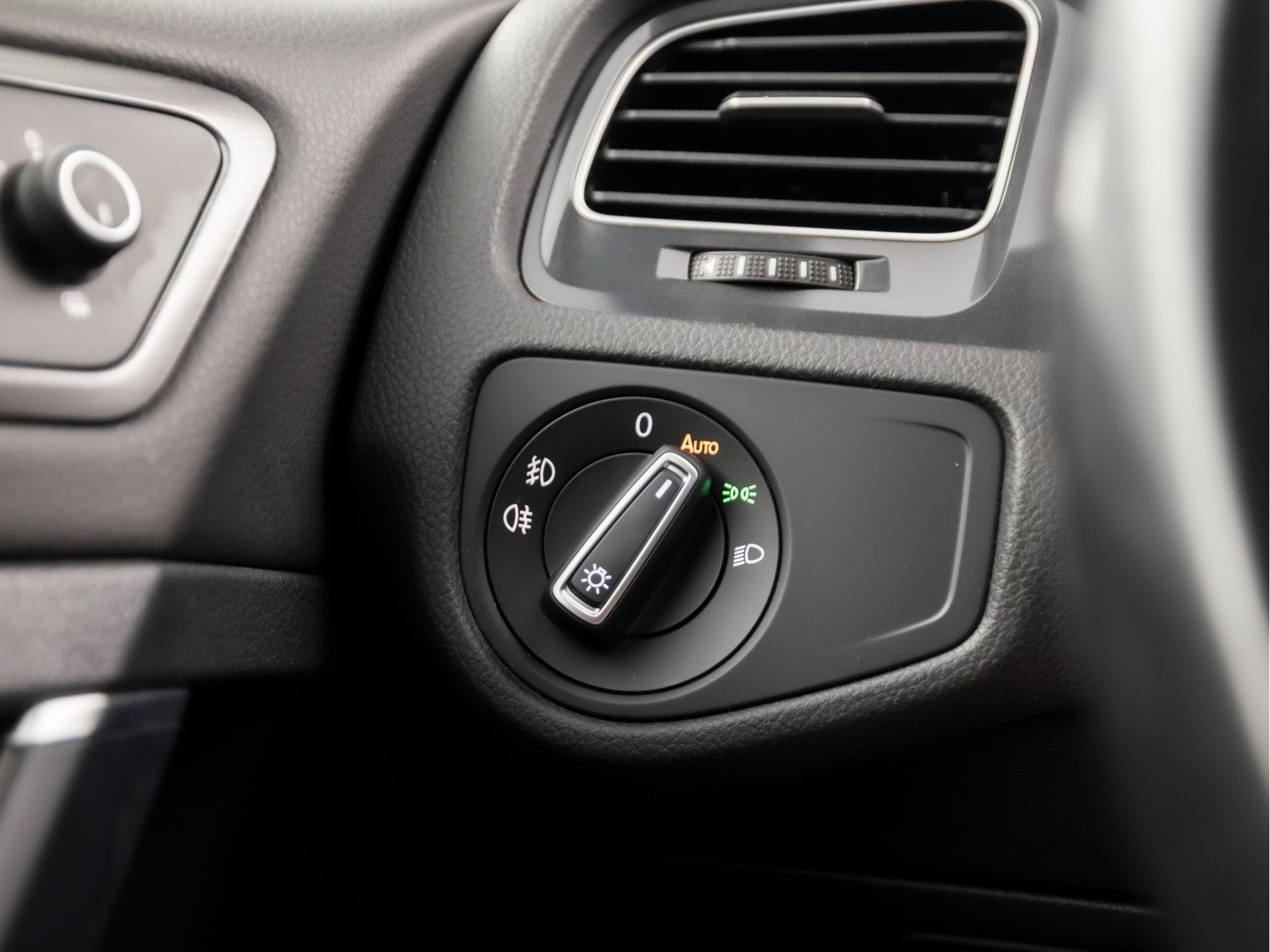 Volkswagen Golf Variant 1.0 TSI Sportline 116Pk Automaat (GROOT NAVI, APPLE CARPLAY, CLIMATE, ADAPTIVE CRUISE, PARKEERSENSOREN, LM VELGEN, NIEUWE APK, NIEUWSTAAT)