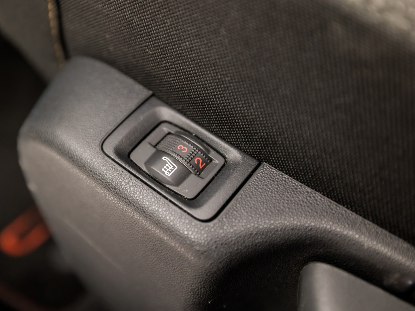 Citroën C3 1.2 PureTech Shine Sport Automaat (APPLE CARPLAY, GROOT NAVI, CAMERA, LEDER, STOELVERWARMING, SPORTSTOELEN, GETINT GLAS, CRUISE, NIEUWSTAAT)