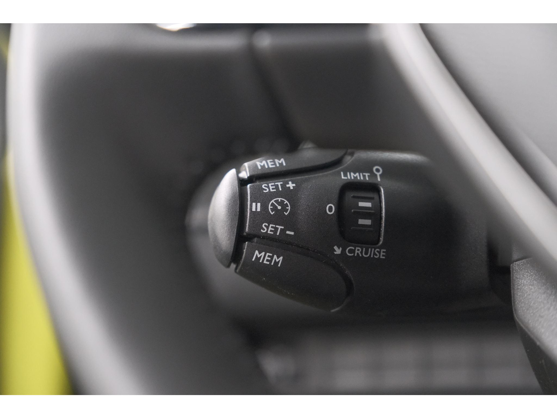 Peugeot 208 PureTech 100 Allure | Apple Carplay | Parkeersensoren | Climate Control
