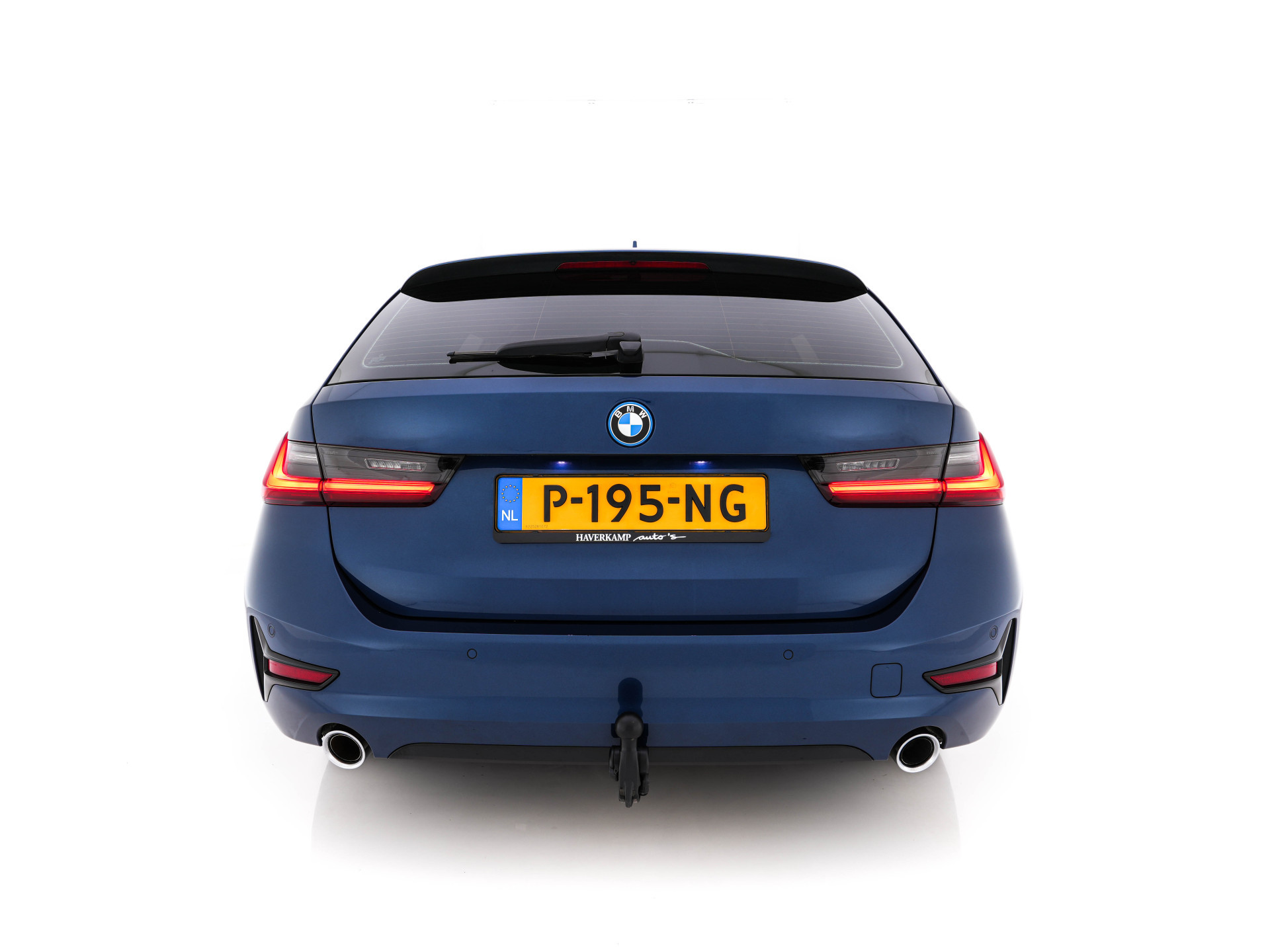 BMW 3-serie Touring 320e Business Edition Plus [Plug-In] (INCL-BTW) Aut. *LEATHER | FULL-LED | HEATED-SPORTSEATS | DIGI-COCKPIT | HIFI-SOUND | NAVI-FULLMAP | PRIVACYGLASS | PDC | AMBIENTLIGHT | DAB | KEYLESS | TOWBAR | 17"ALU* *