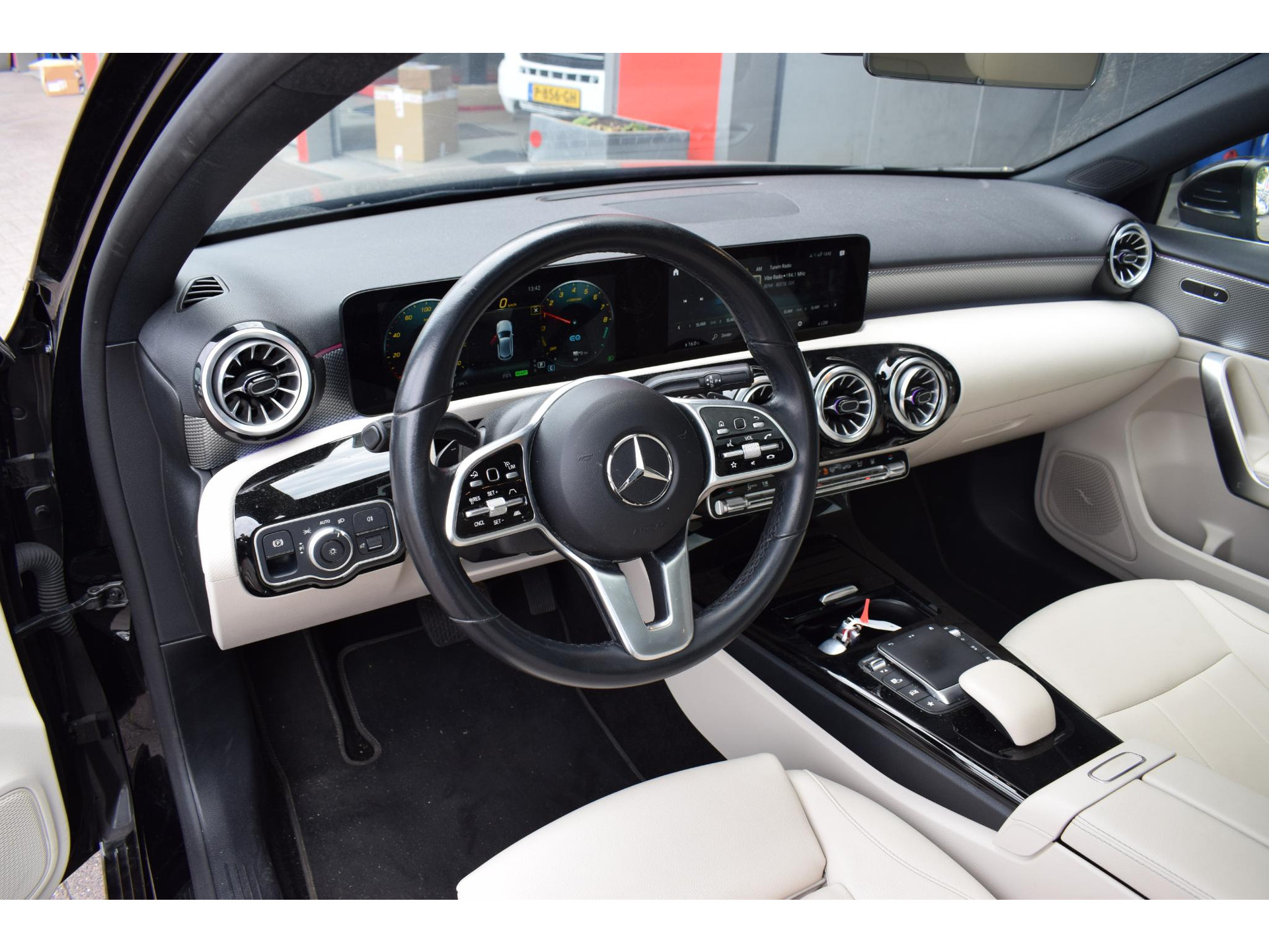 Mercedes-Benz A-klasse 250 e Business Solution Luxury Limited | Pano | Leer | Burmester | SOH: 94,3% | Stoelverwarming