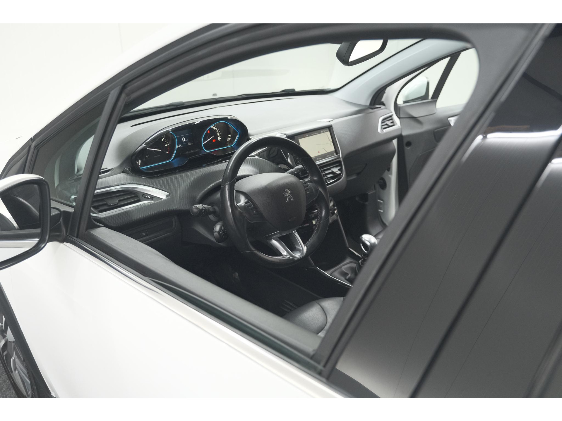 Peugeot 2008 PureTech 130 Allure | Camera | Apple Carplay | Parkeersensoren | Navigatie