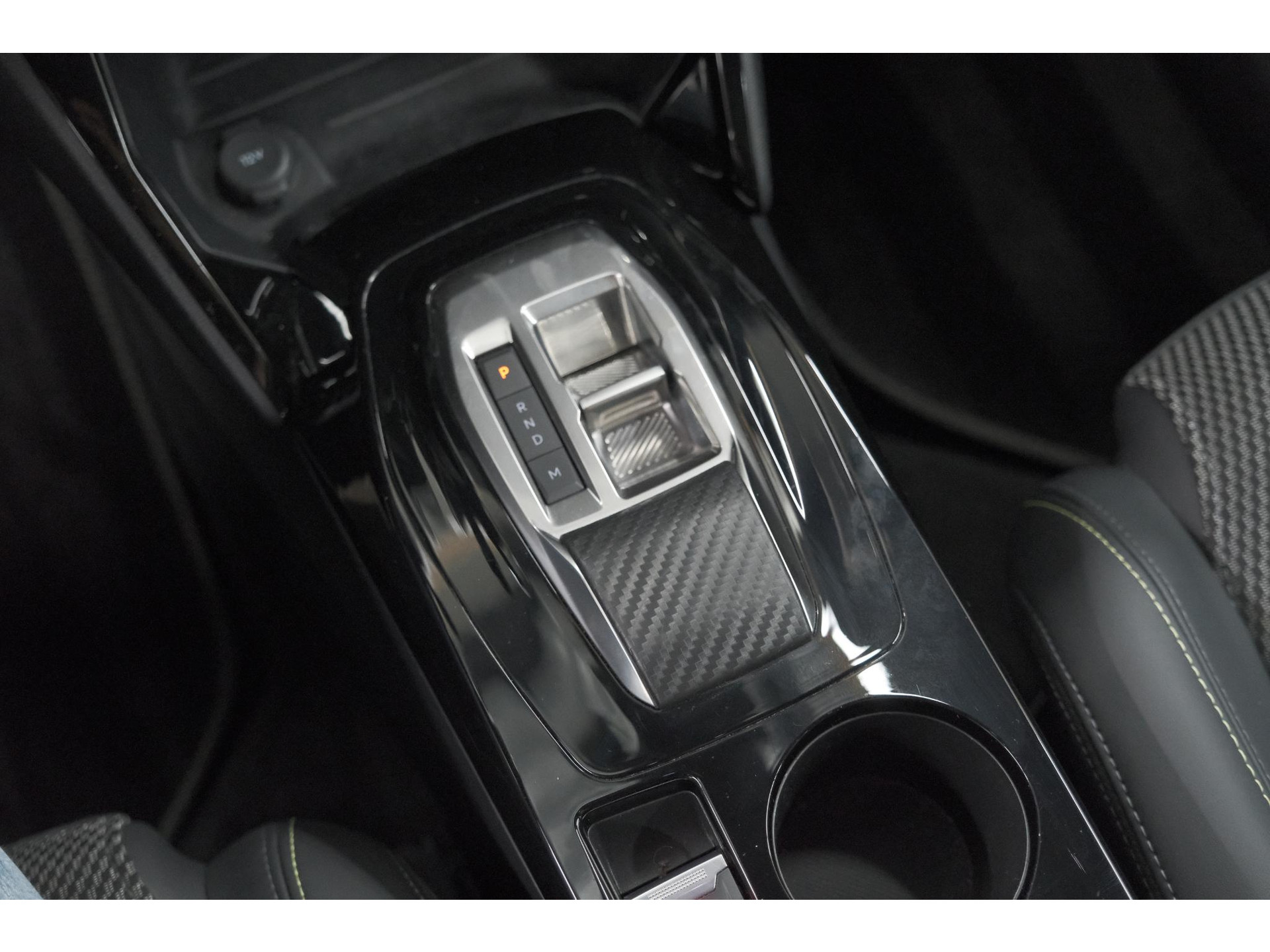 Peugeot 2008 PureTech 130 EAT8 GT | 360 Camera | Adaptieve Cruise Control | Dodehoekdetectie | Navigatie