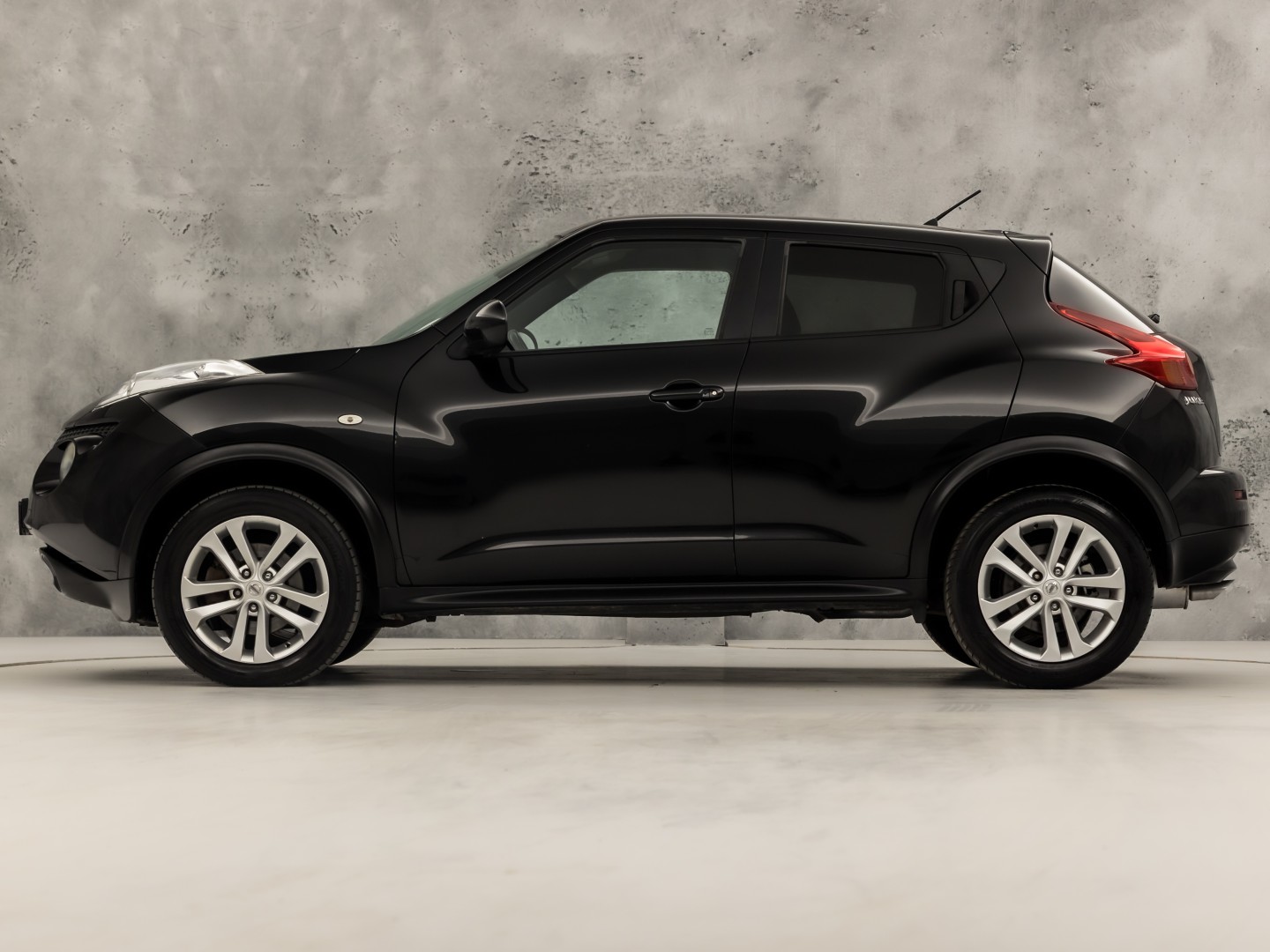 Nissan Juke 1.6 DIG-T Tekna (NAVIGATIE, CLIMATE, CAMERA, GETINT GLAS, KEYLESS, SPORTSTOELEN, LM VELGEN, CRUISE, NIEUWSTAAT)