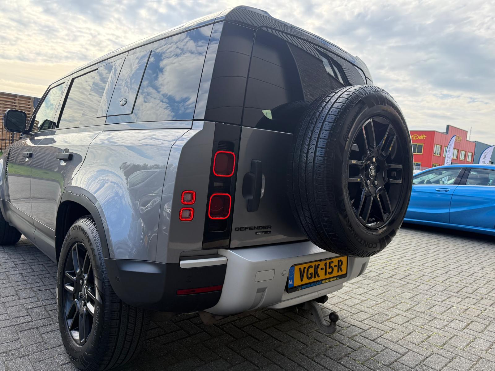 Land Rover Defender 2.0 D240 110 S | 3/6/12MND GARANTIE | GRIJSKENTEKEN| PANO | CRUISE | LED | CARPLAY | DAB | NAVI | LMV |
