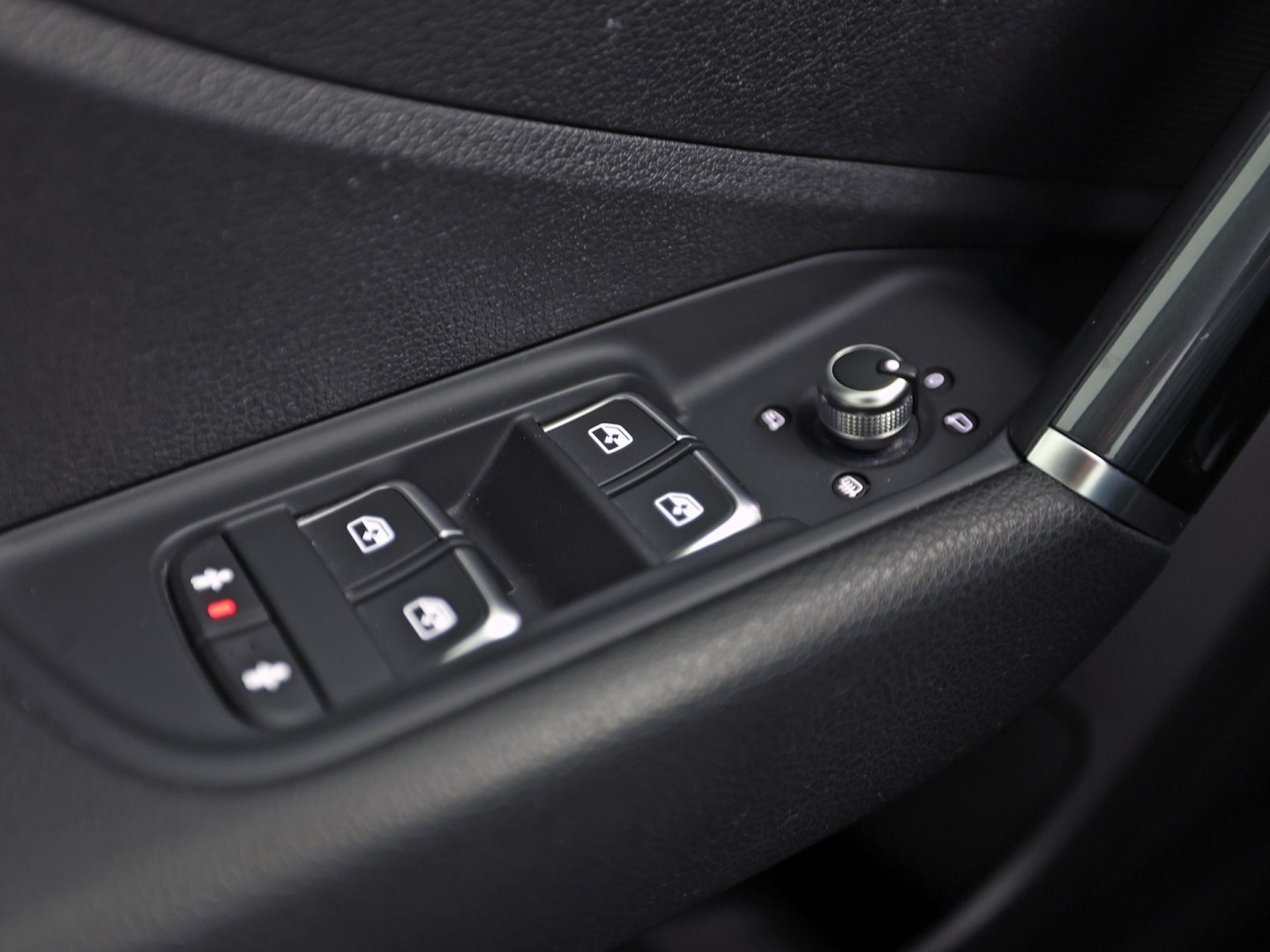 Audi Q2 1.4 TFSI S-Line Sport 150Pk Automaat (VIRTUAL COCKPIT, GROOT NAVI, CLIMATE, LEDER, STOELVERWARMING, SPORTSTOELEN, LED KOPLAMPEN, PARKEERSENSOREN, NIEUWSTAAT)