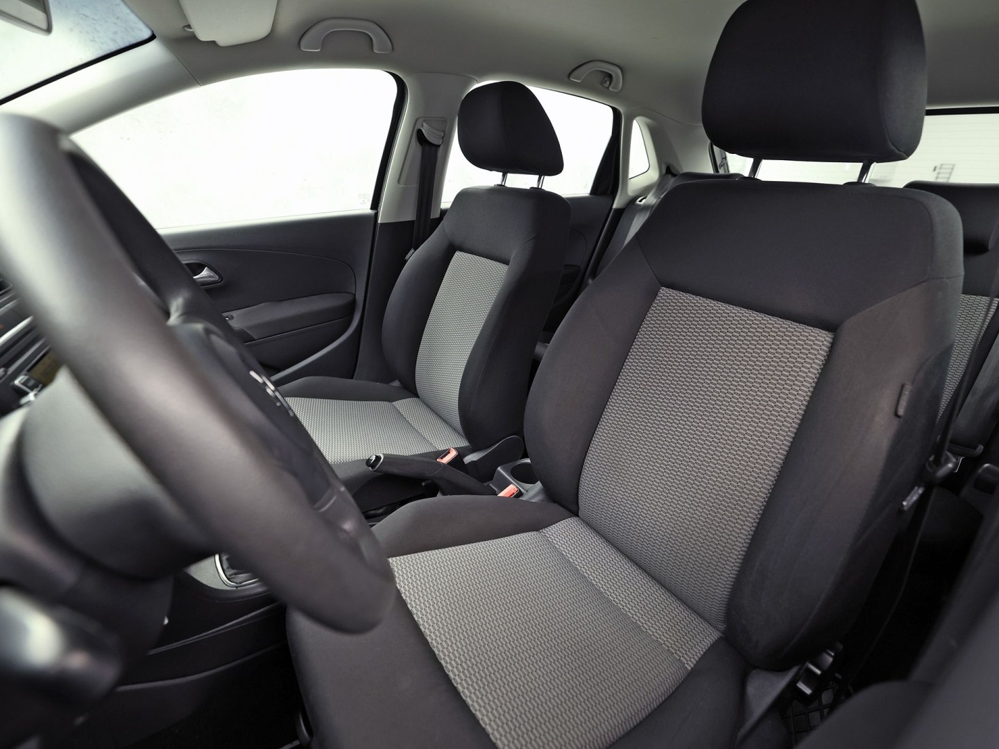 Volkswagen Polo 1.2 Feel (5 DEURS, AIRCO, ELEK RAMEN, SPORTSTOELEN, NIEUWE APK, NIEUWSTAAT)