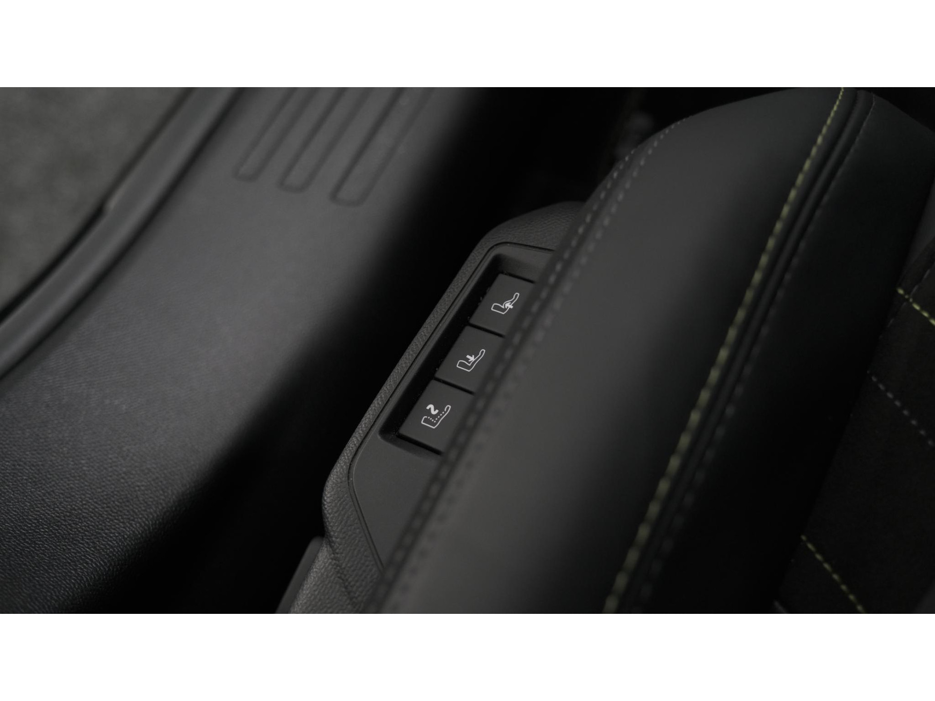 Peugeot 2008 PureTech 130 EAT8 GT | 360 Camera | Adaptieve Cruise Control | Dodehoekdetectie | Apple Carplay