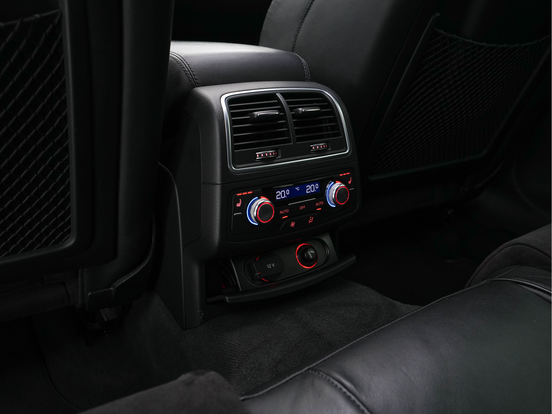 Audi RS6 Avant 4.0 TFSI Quattro *MILLITEK-EXHAUST | CERAMIC-BRAKES | PANO | LEATHER-ALCANTARA | FULL-LED | TOP-VIEW | BLIS | MEMORY-PACK | CARBON-INT. | BOSE-SOUND | LANE-ASSIST | KEYLESS | DAB+ | SPORT-SEATS | SHIFT-PADDLE