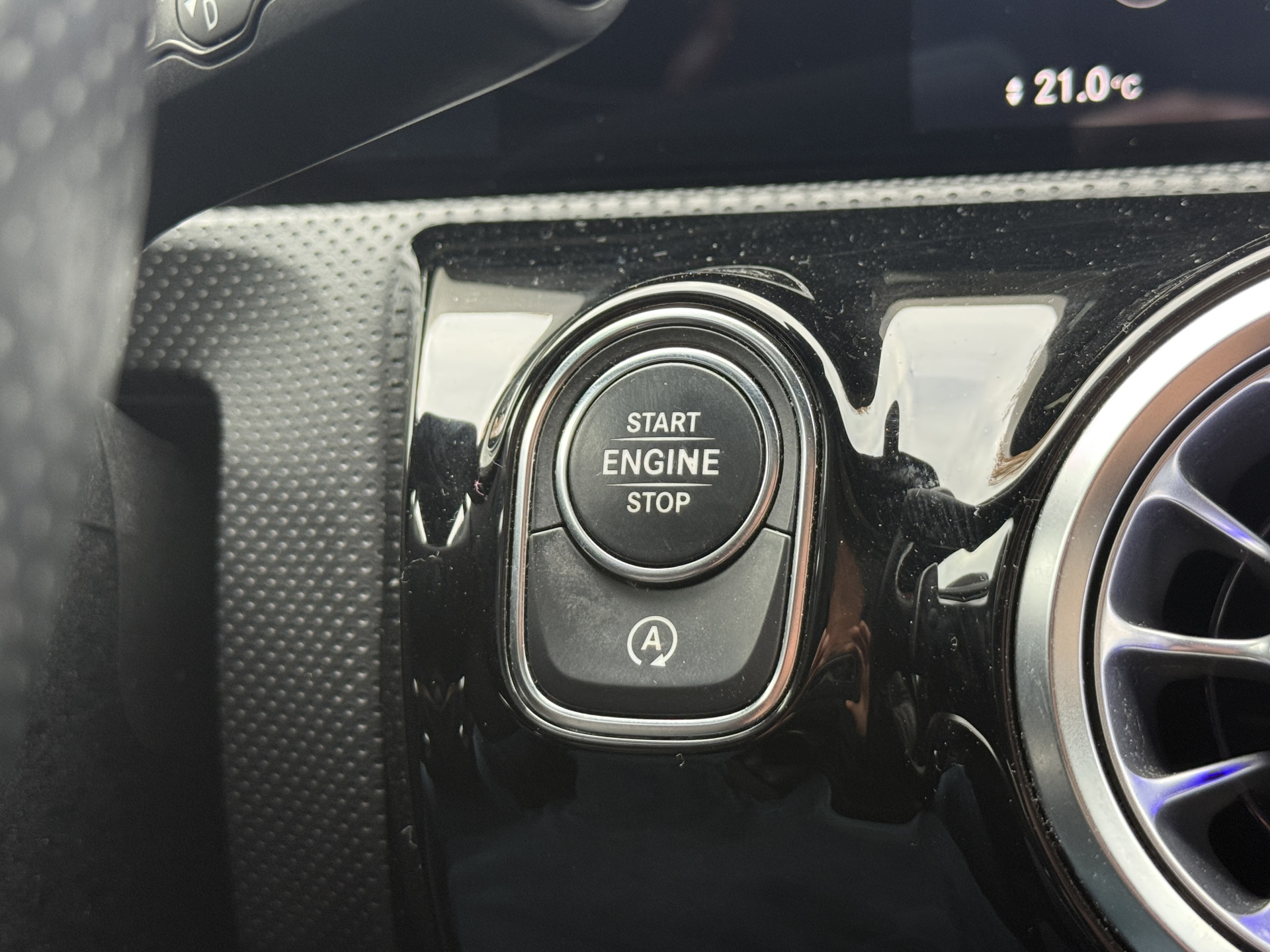 Mercedes-Benz A-klasse 220 4MATIC Premium | Panoramadak | Sfeerverlichting | Camera