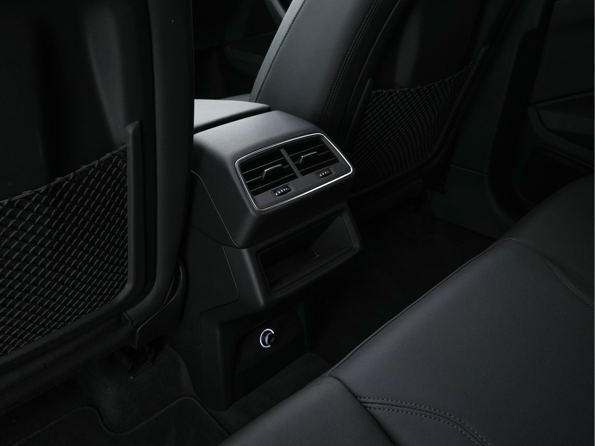 Audi e-tron 50 Quattro Advanced Launch-Edition-Plus [ 3-Fase ] (INCL-BTW) *PANO | DIGI-COCKPIT | LUXURY-LEATHER | FULL-LED | MEMORY-PACK |  KEYLESS | NAVI-FULLMAP | TOWBAR | SHIFT-PADDLES | COMFORT-SEATS | 20"ALU*