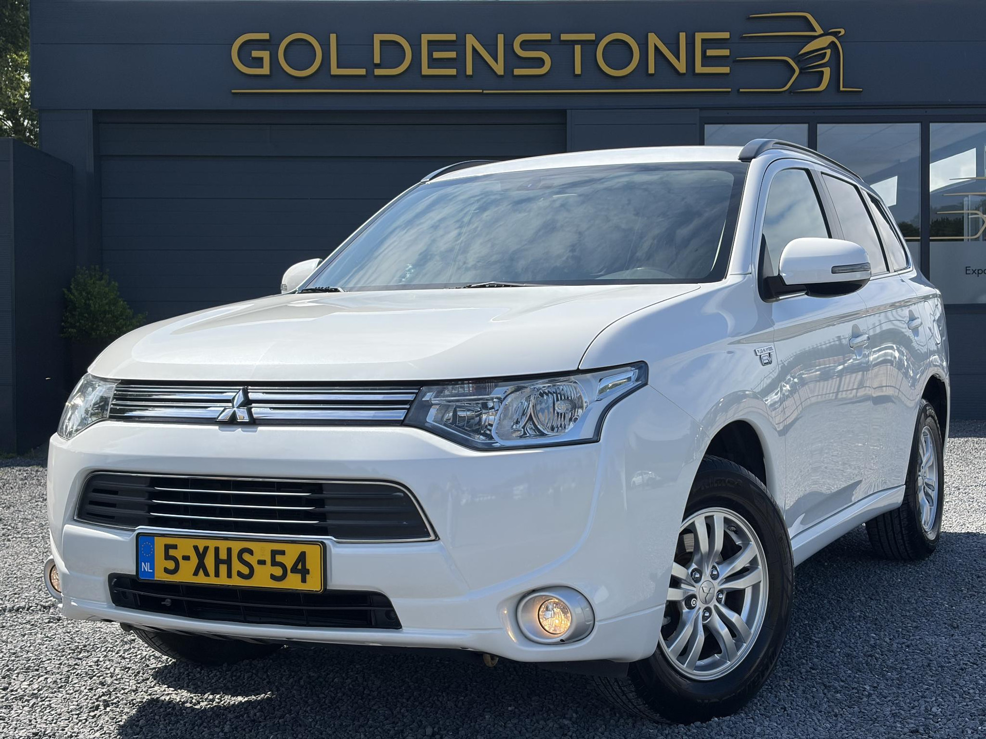 Mitsubishi Outlander 2.0 PHEV Business Edition SOH 73%,Trekhaak,Navi,Camera,Keyless,Halfleder,Clima,Cruise,Lm velgen,N.A.P,Apk tot 04-2027