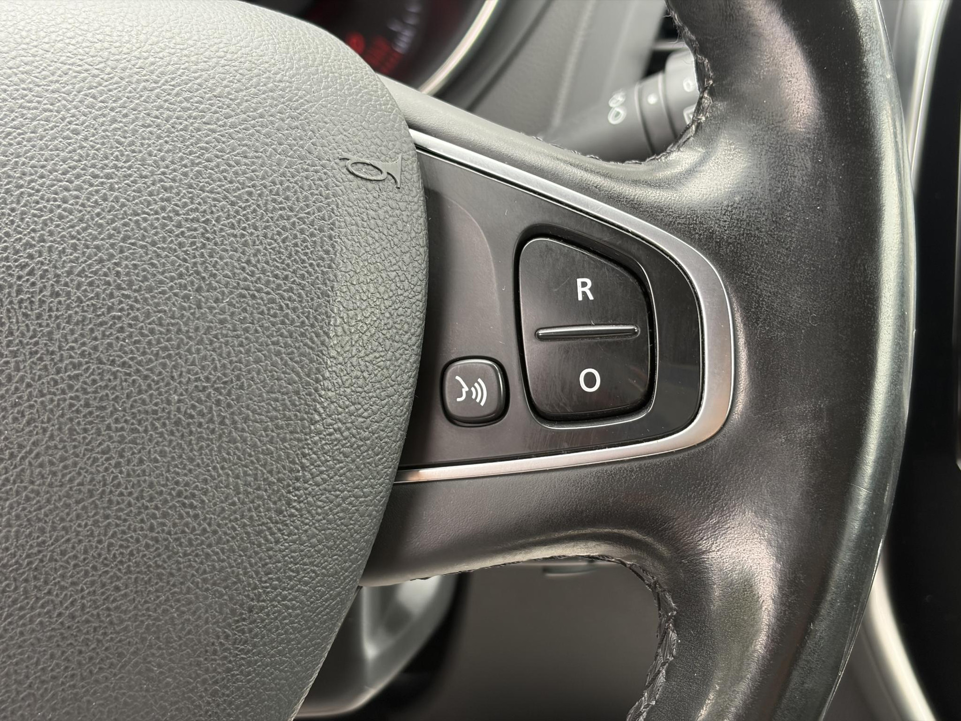 Renault Captur 1.2 TCe Intens 120pk,1e Eigenaar,Camera,Trekhaak,Carplay,Pdc,Clima,Cruise,Dealer Onderhouden,6 Bak,Lm velgen,Dodehoek,N.A.P,Apk tot 10-2027