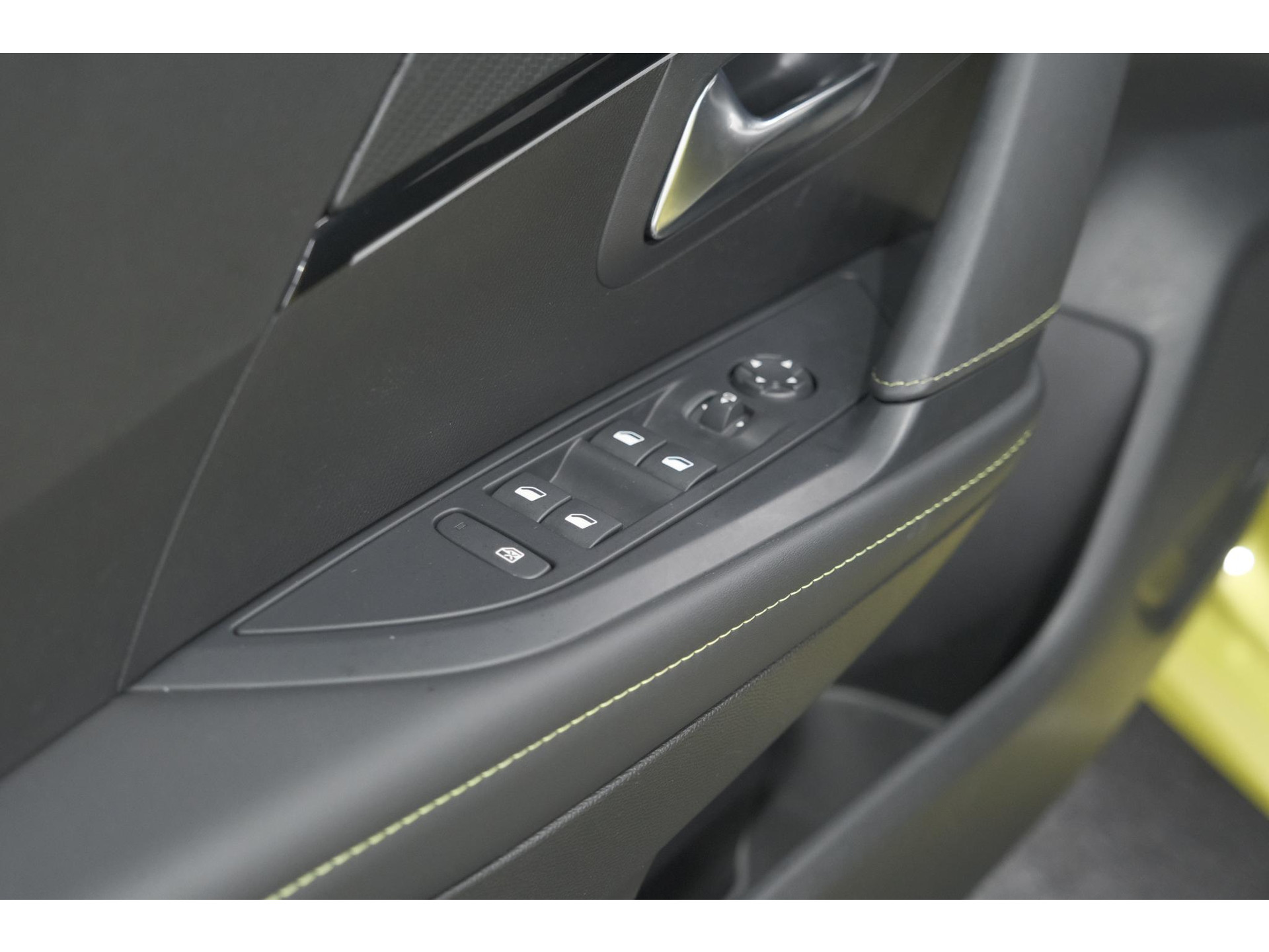 Peugeot 208 Hybrid 136 e-DCS6 GT | Camera | Apple Carplay | Parkeersensoren